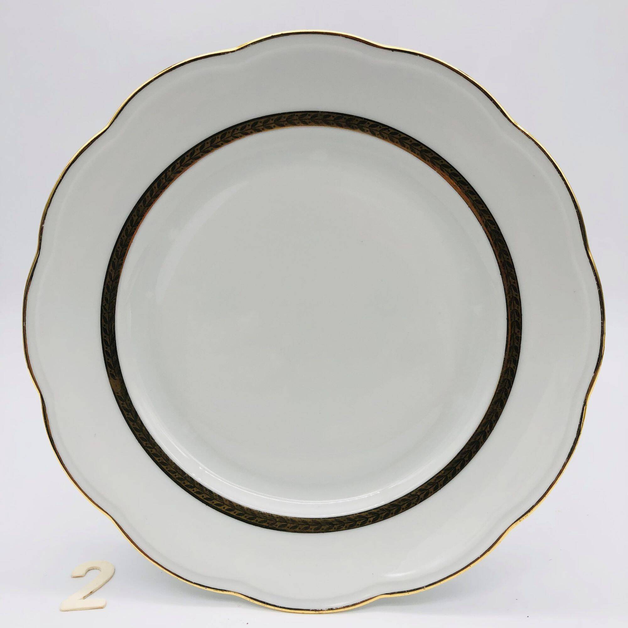 6 flat plates. In S.F.P. Limoges porcelain.
