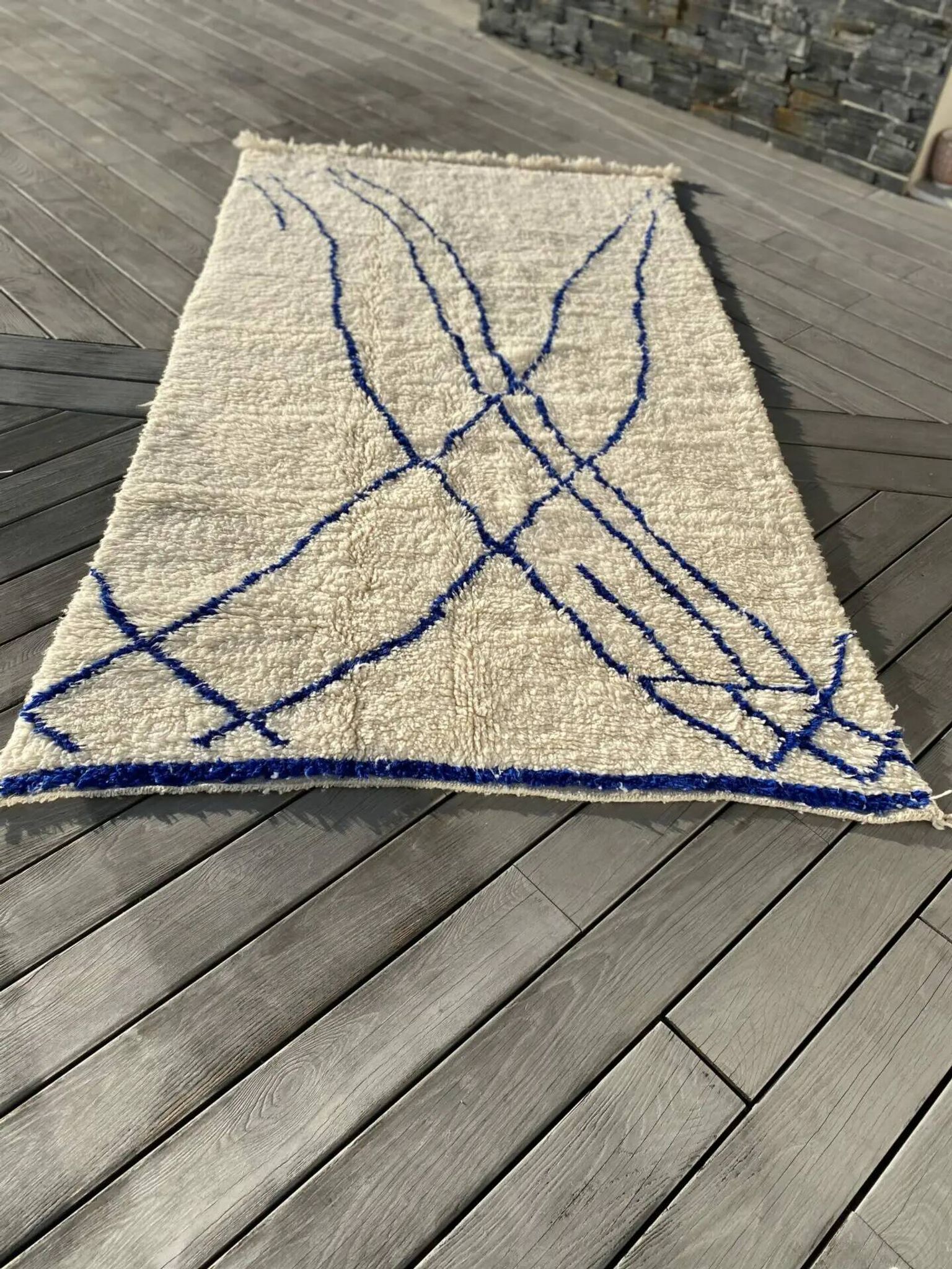 Tapis berbère Beni Ouarain blanc bleu