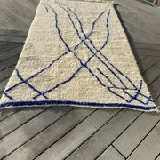 Tapis berbère Beni Ouarain blanc bleu