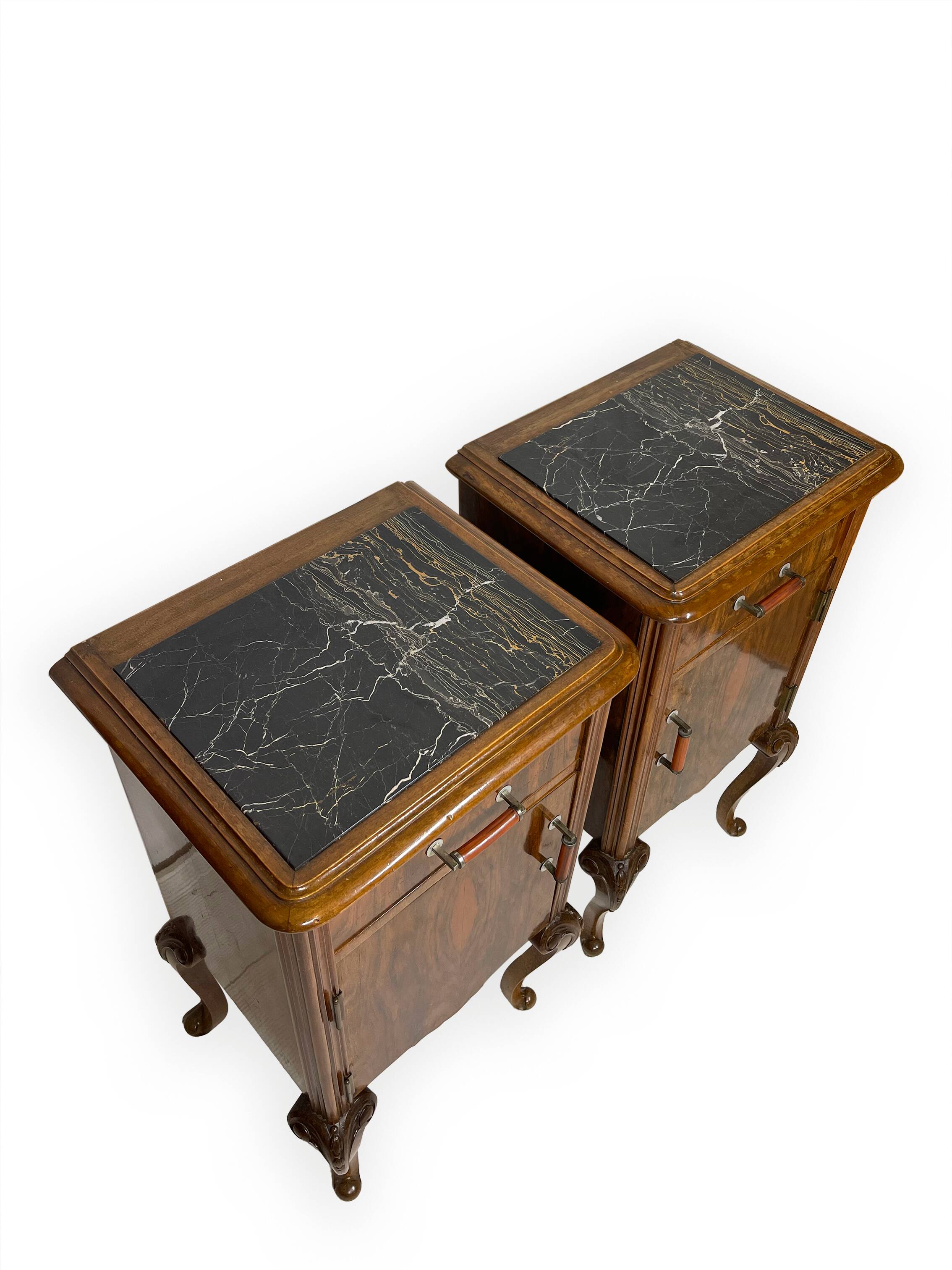 Tables de chevet italiennes en noyer, années 1930/1940