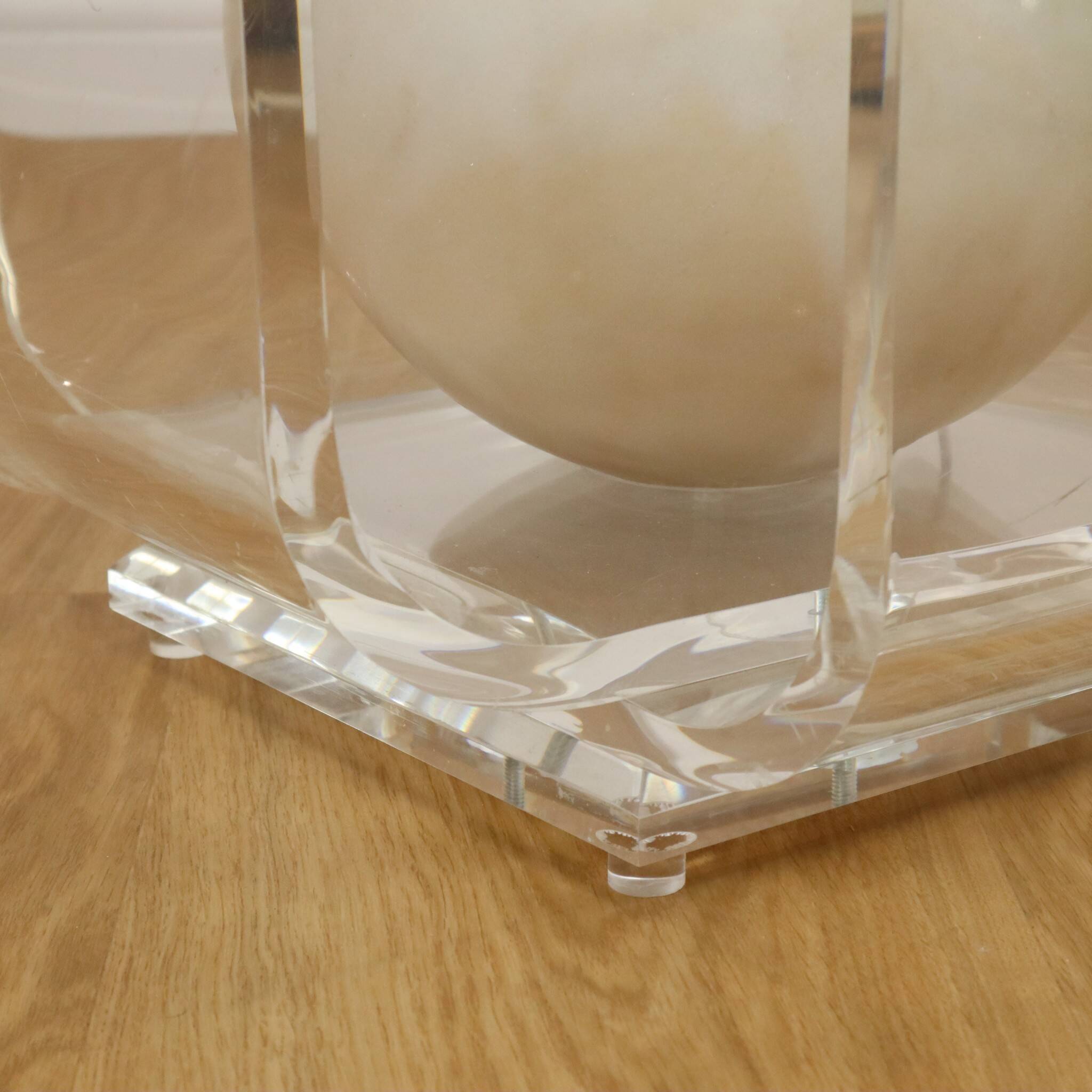 Vintage round coffee table in lucite and marbled glass.