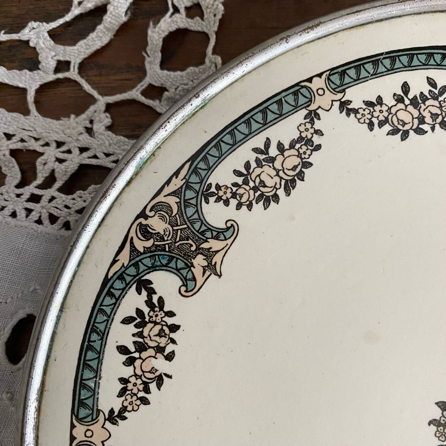 Sarreguemines Dubarry earthenware trivet