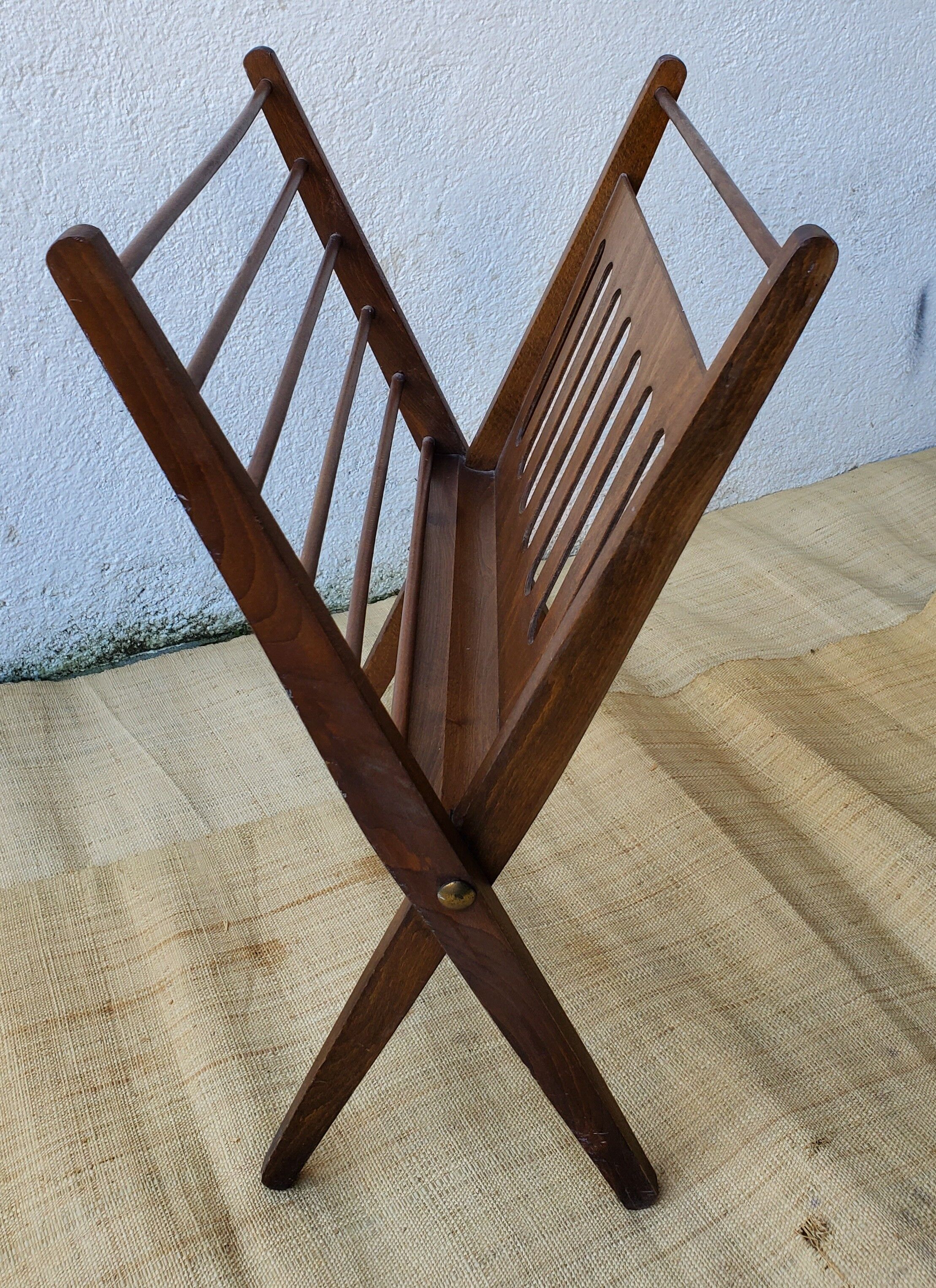 Wood magazine holder
