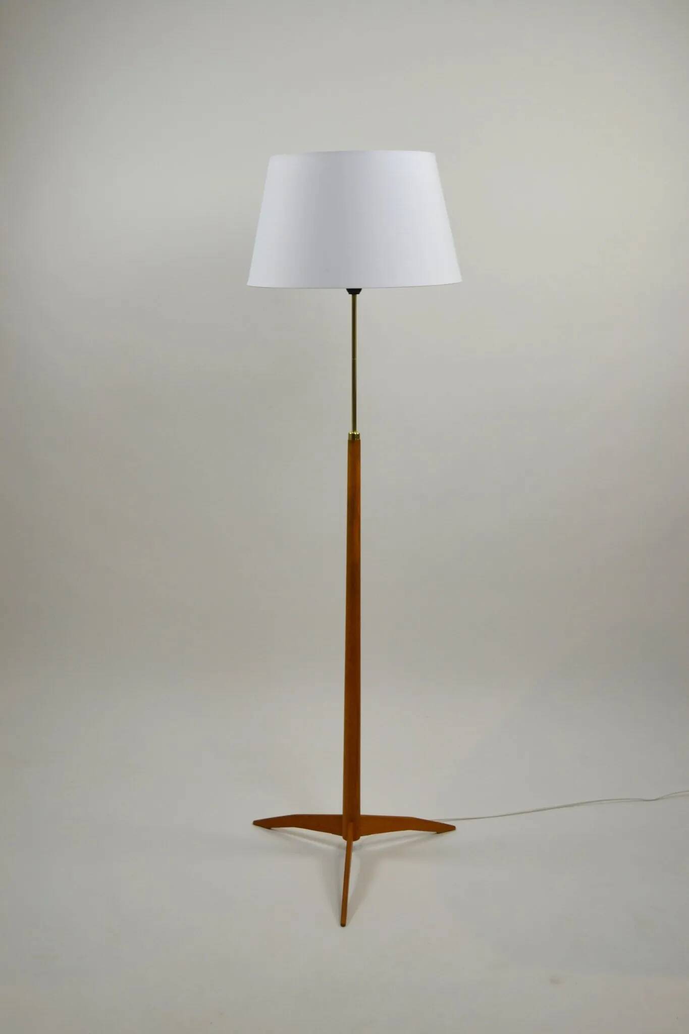 Oak and Brass Floor Lamp Marked “GO 12 WDH”, Sweden, 1950s