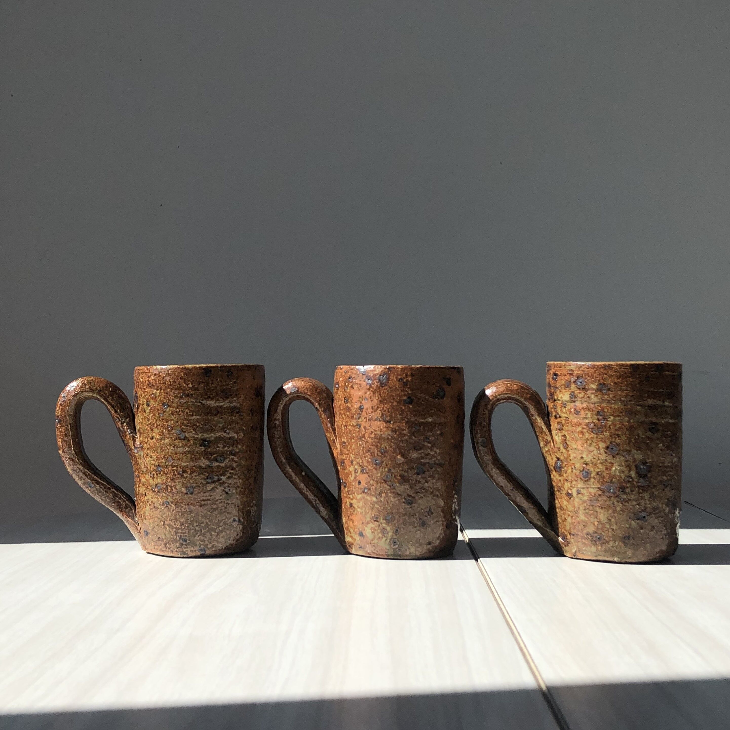 Lot de 3 mugs/tasses en grès pyrité