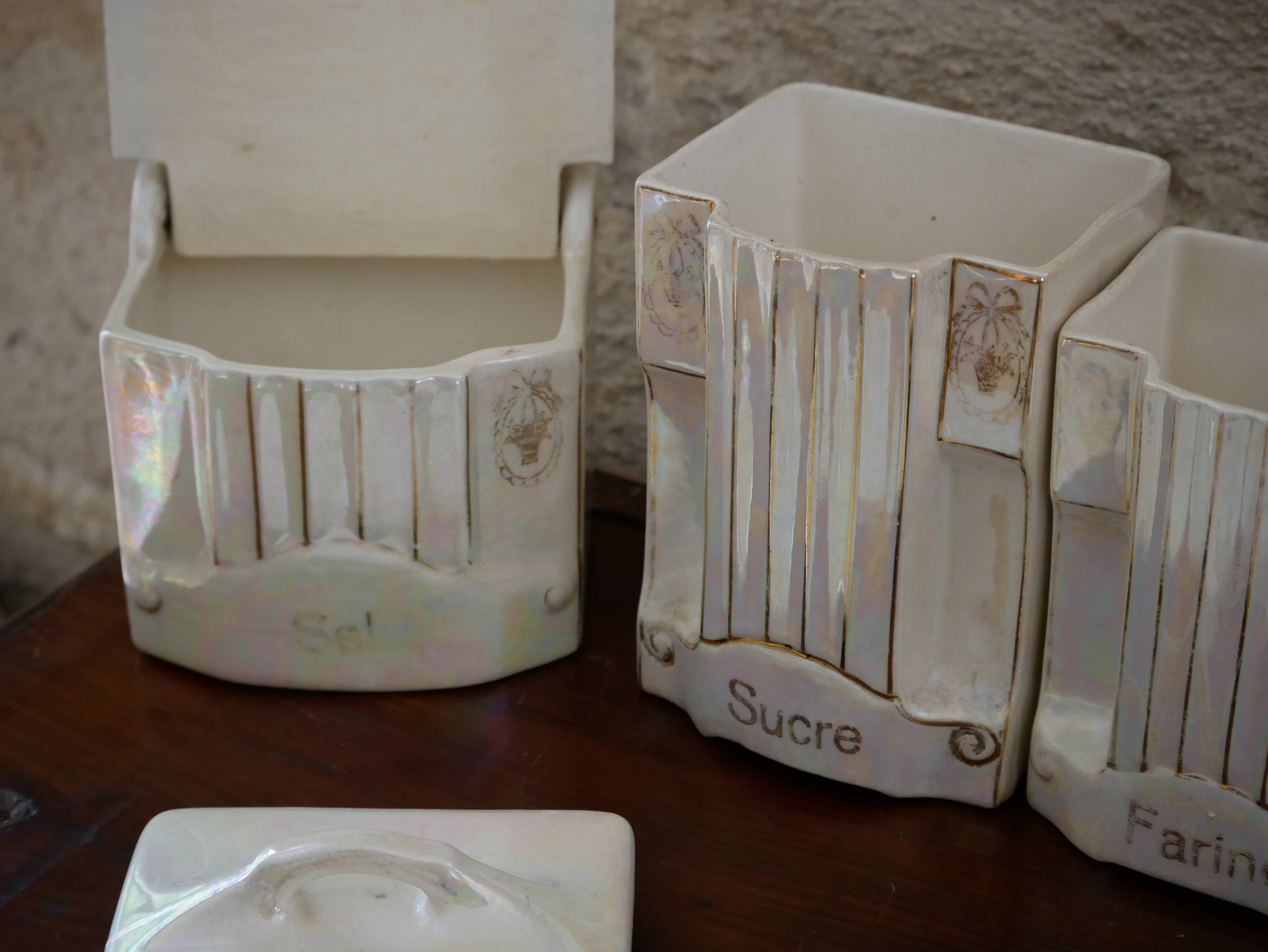 Spice pots