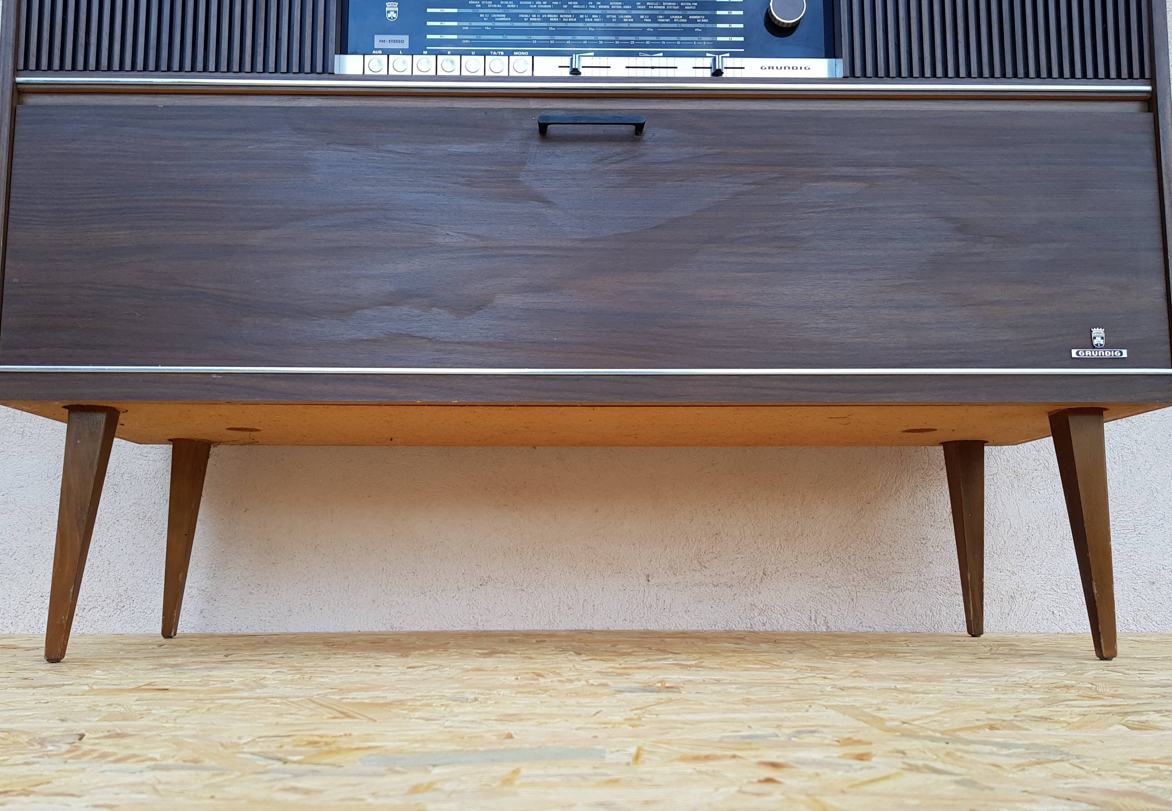 Radio turntable Grunding 60s furniture