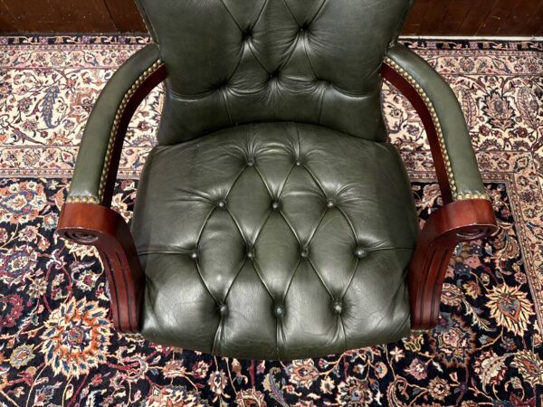 Chaise de bureau Chesterfield verte en anglais