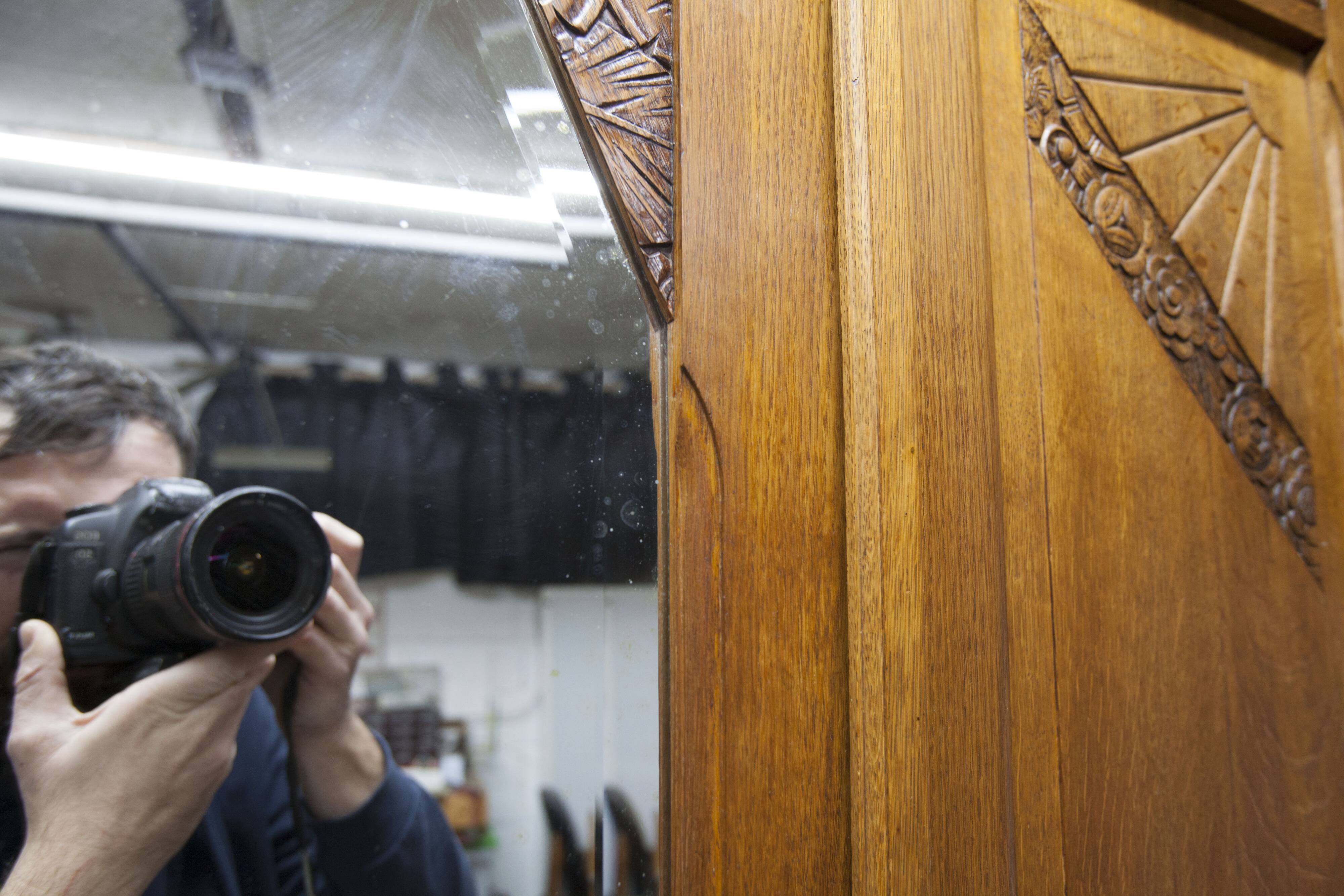 Art Deco oak sculpted wardrobe - Flemish workshop circa 1930
