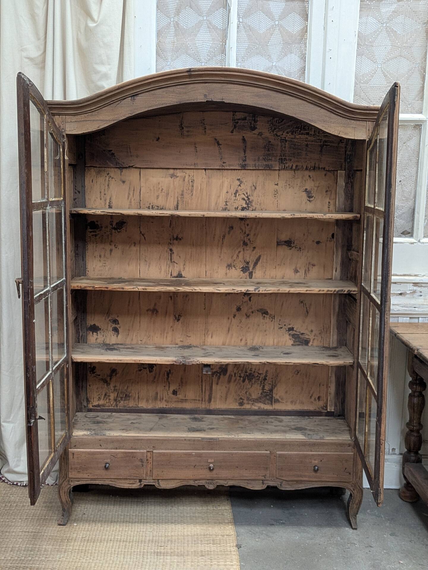 Vitrine brute Louis XV
