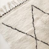 Moroccan Berber carpet Beni ouarain ecru with black diamonds 162x108cm