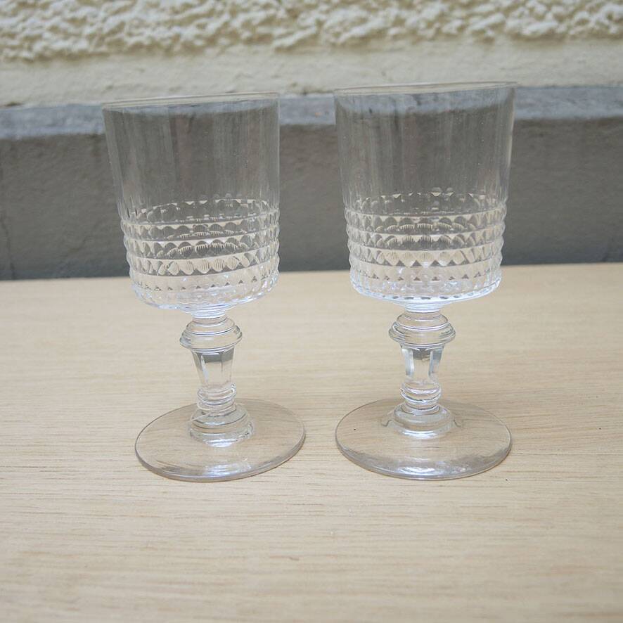 Lot de 9 anciens verres à pied de style Baccarat