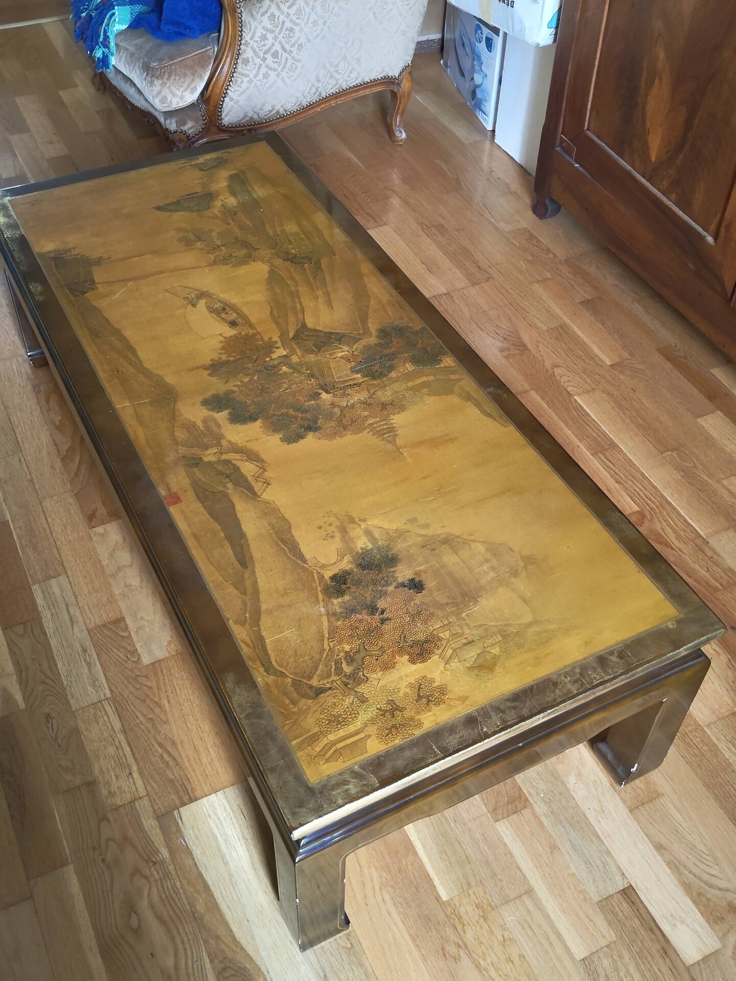 Table basse laquée décor chinois magnifiquement peint