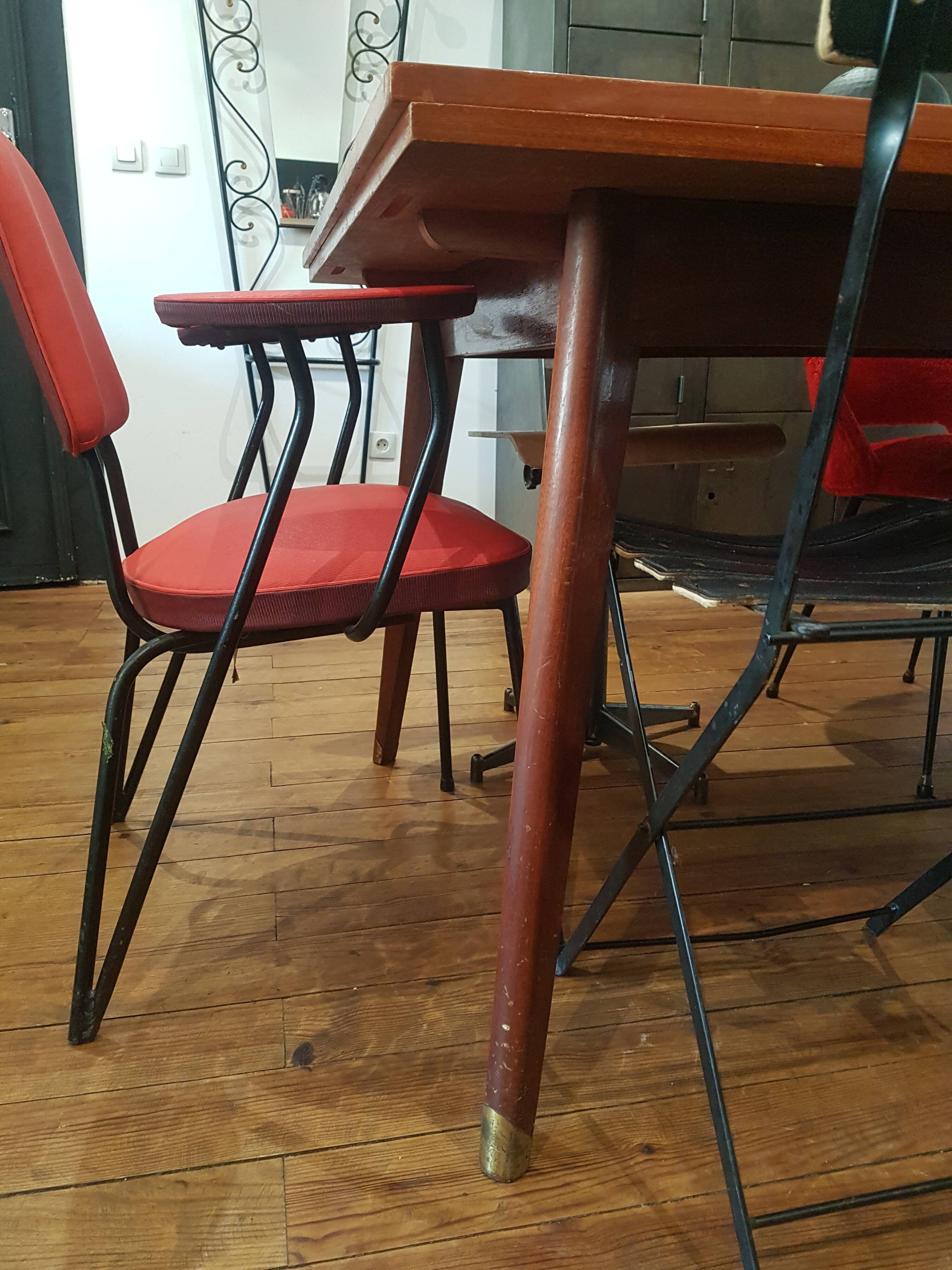 Table with extensions compass legs