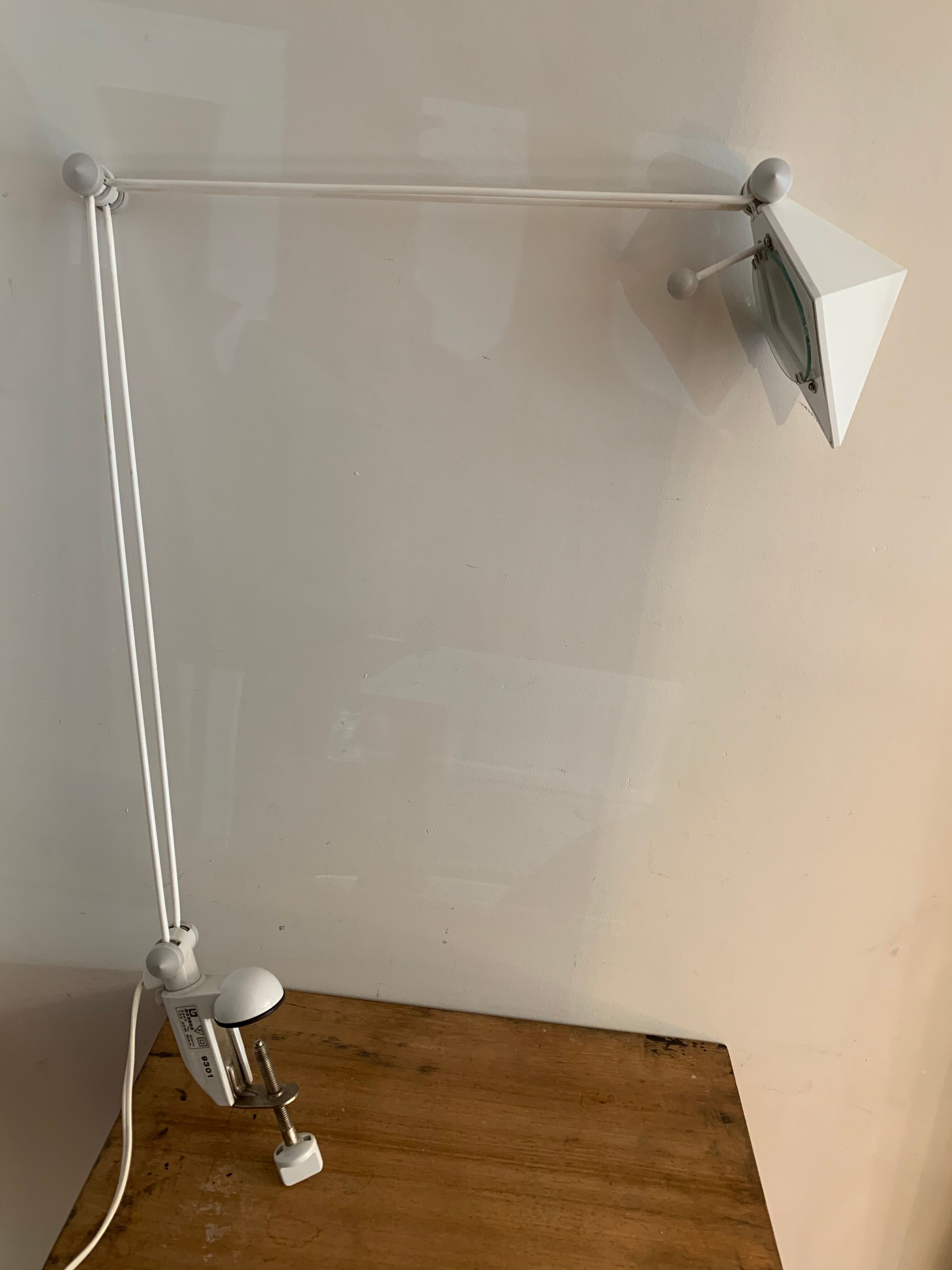 White pyramid desk lamp embnched white pyramid Lungean and Pellmann 1980