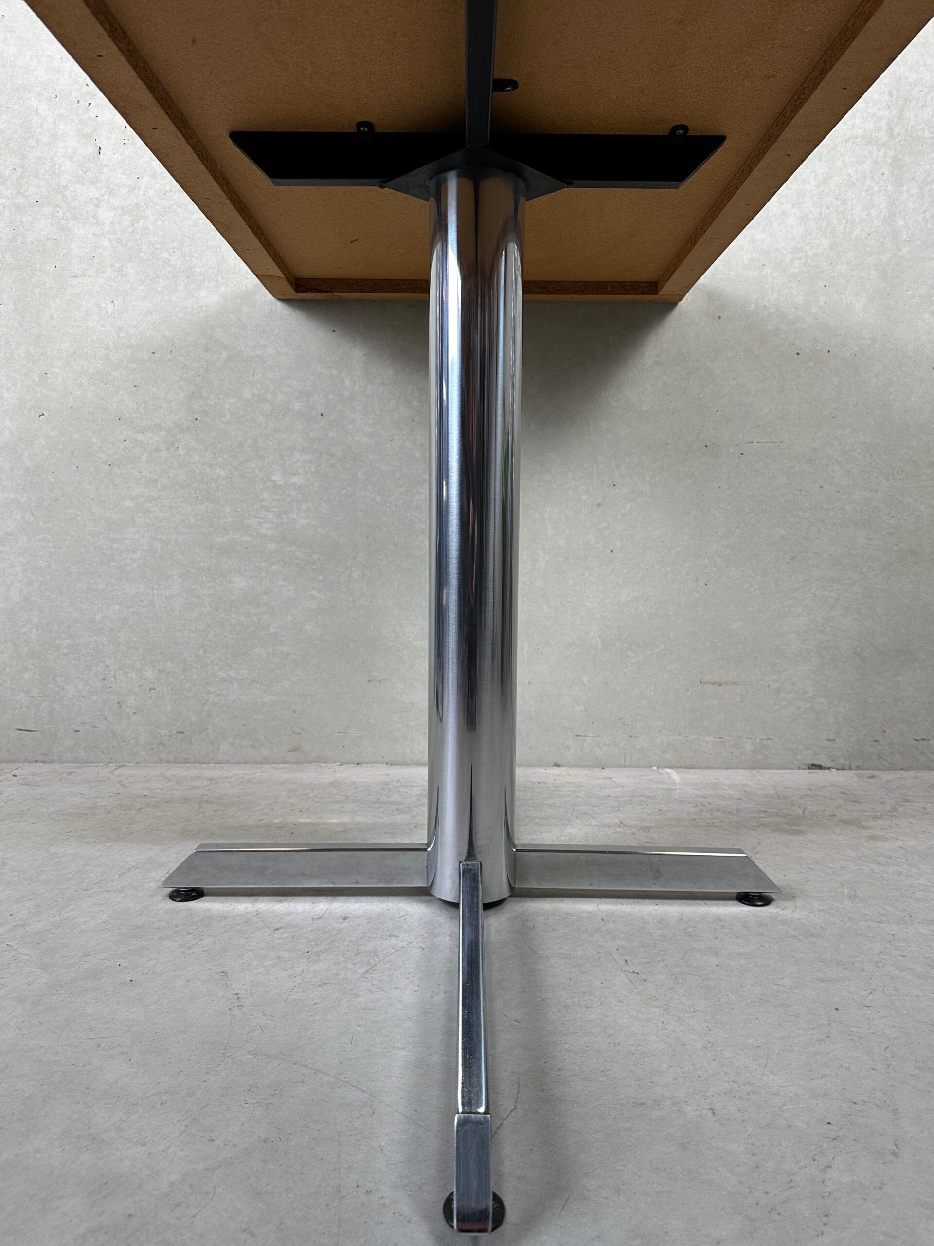 Table vintage en formica et chrome