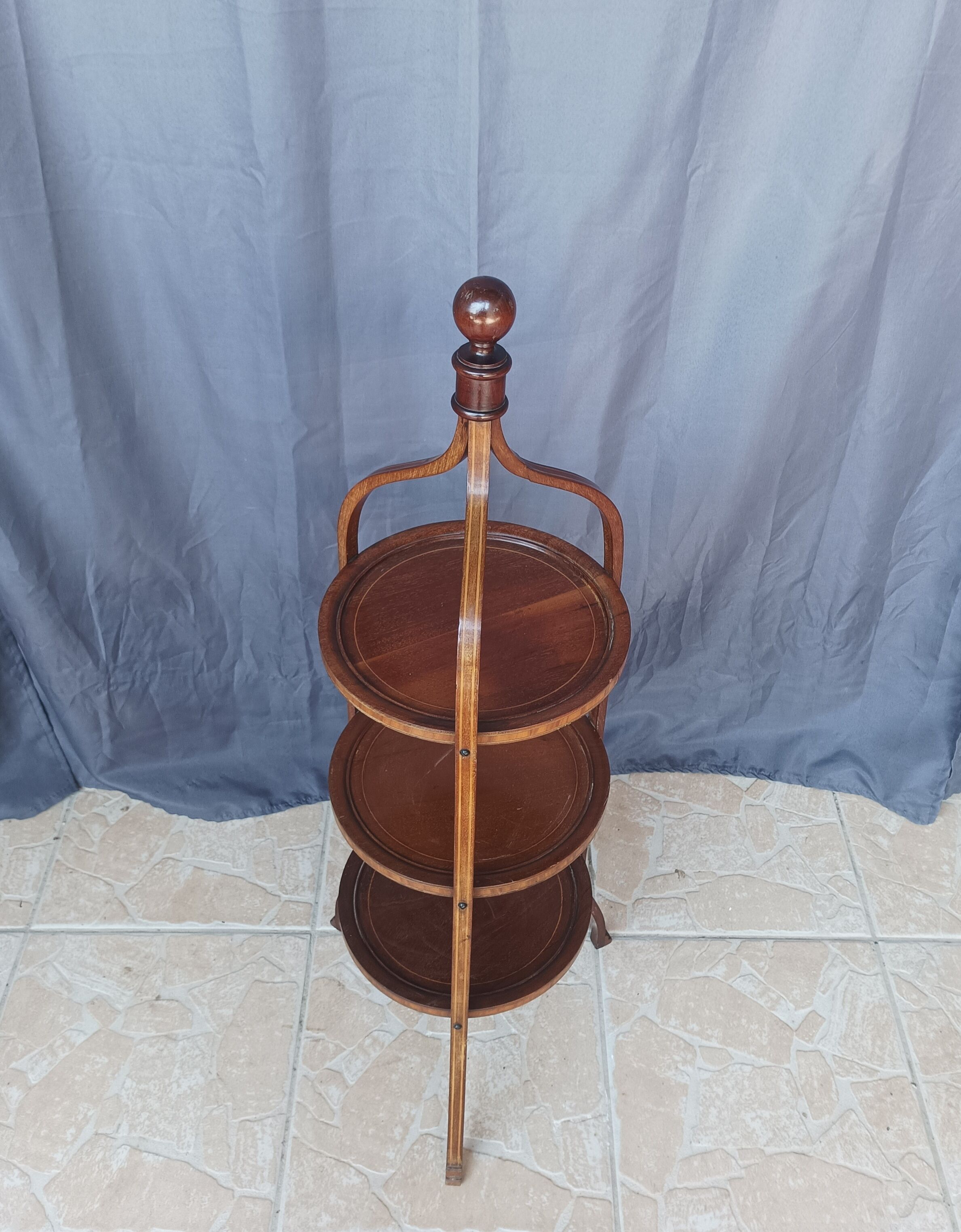 English pedestal table 3 mahogany trays