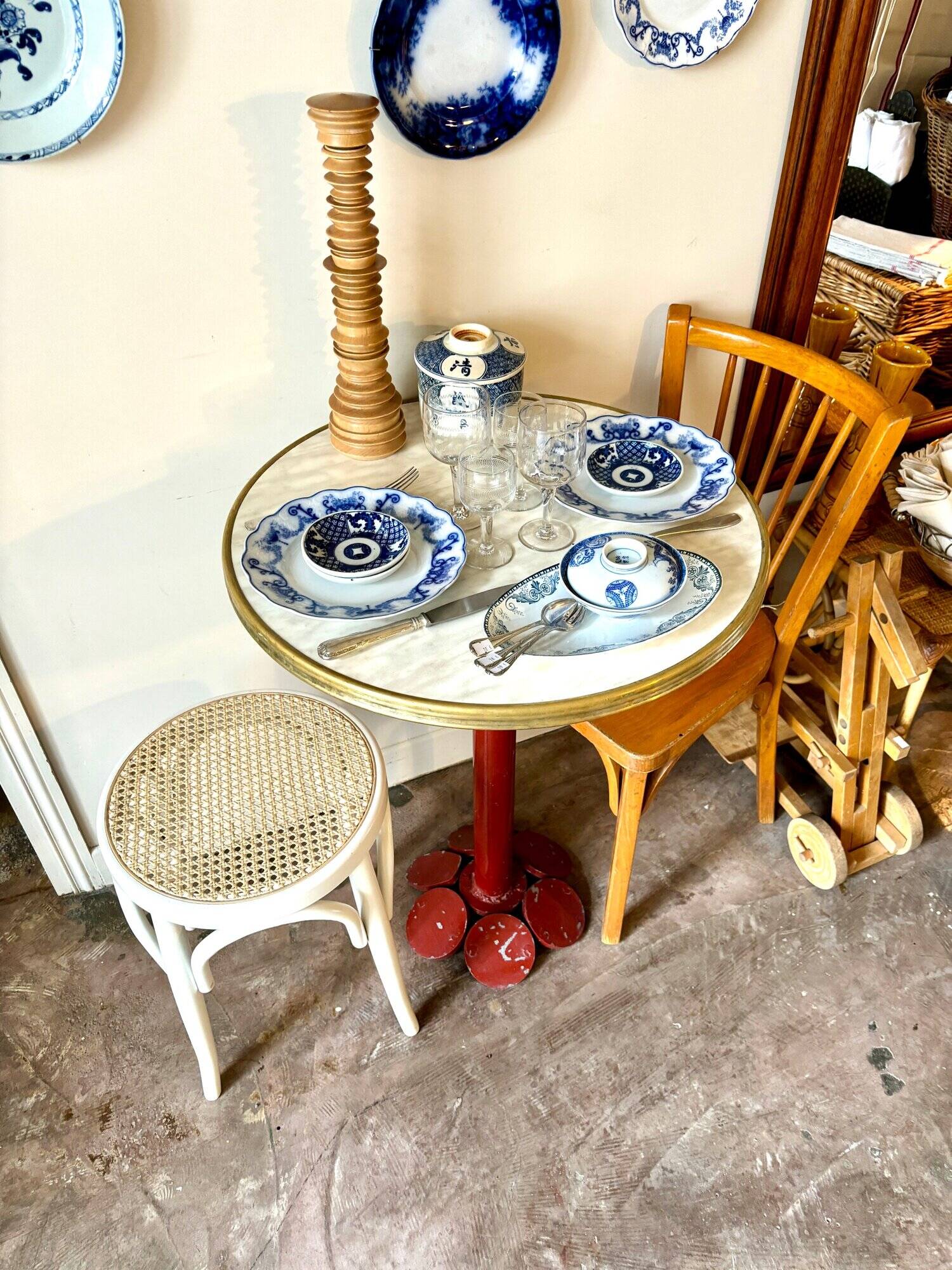 Bistro table in burgundy metal and beige melamine