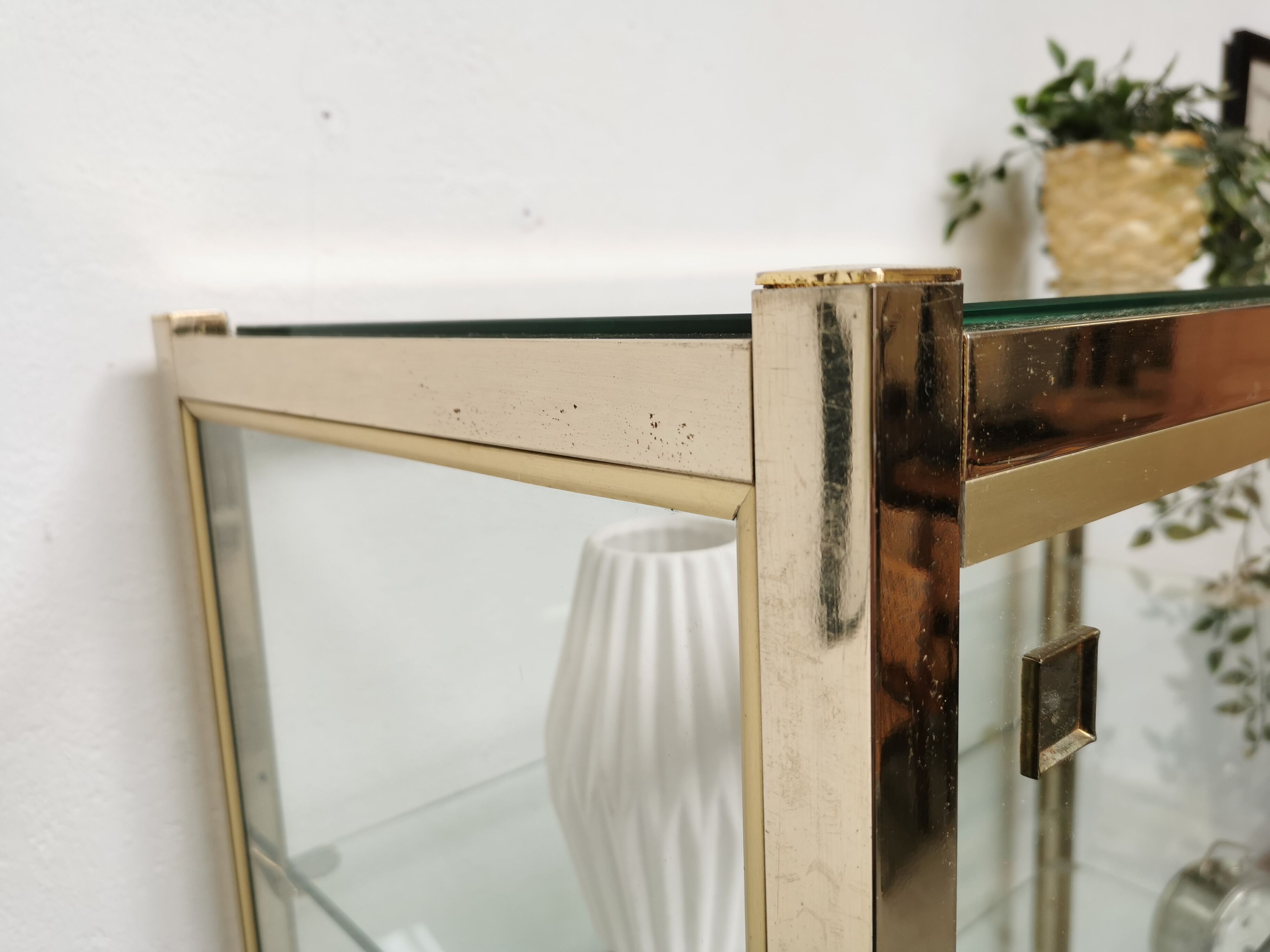 Vitrine laiton étagère verre design 1970