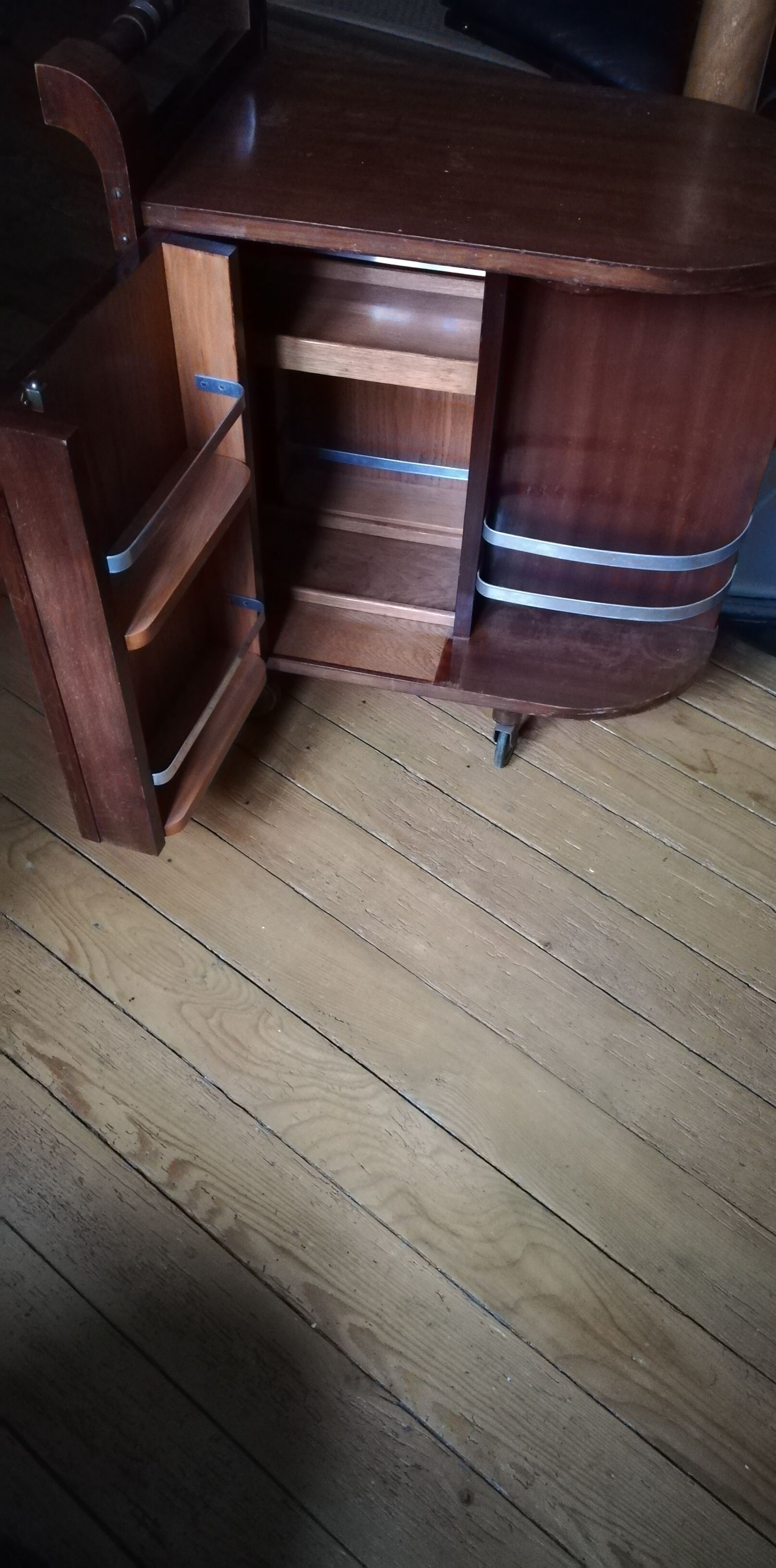 Bar on art deco wheels