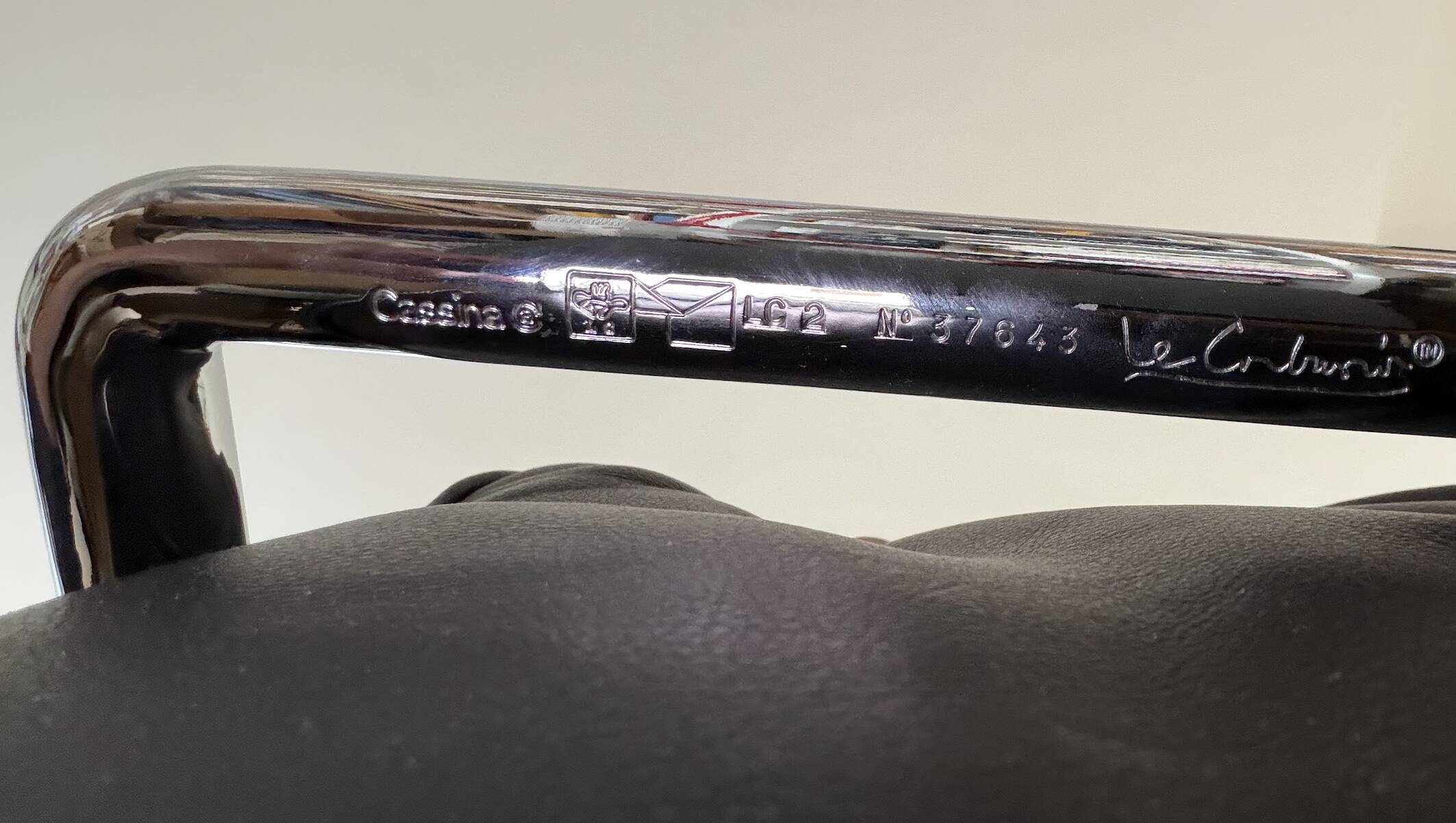 LC2 sofa signed