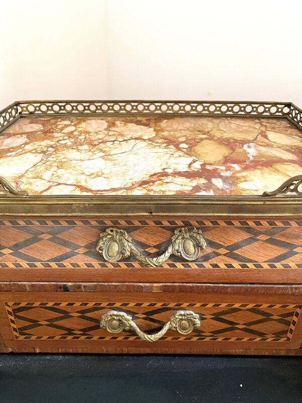 Petit bureau en marqueterie & bronze (19e siècle)