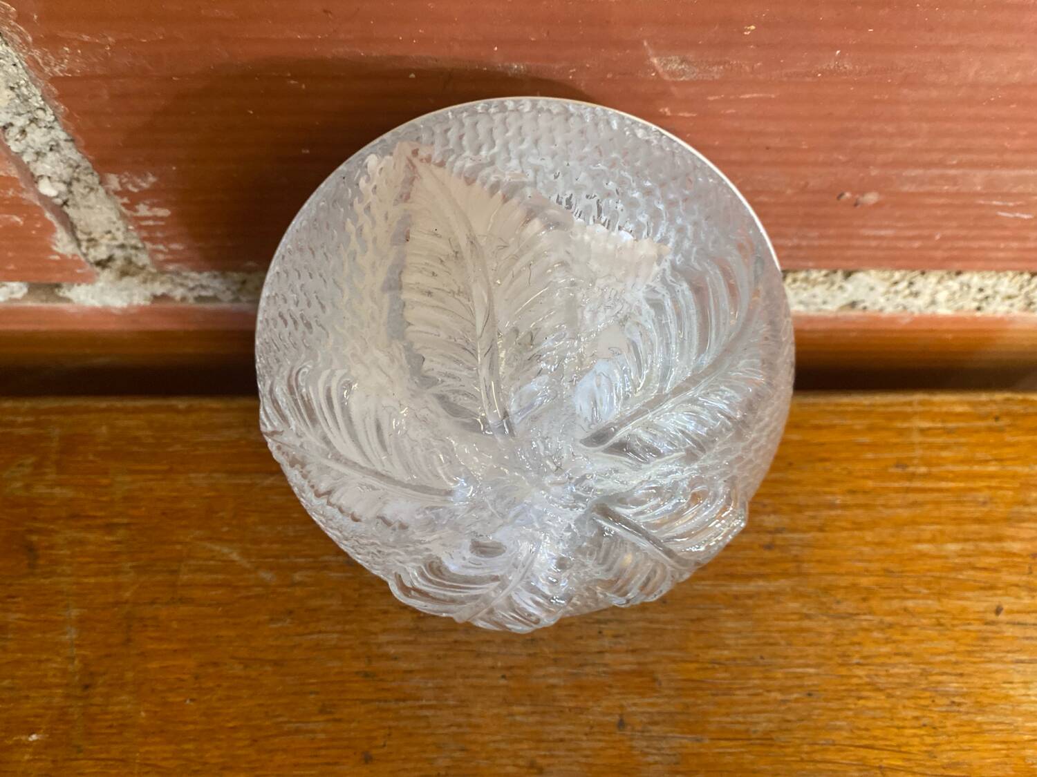 Plafonnier applique ancienne verre moulé + support metal blanc vintage