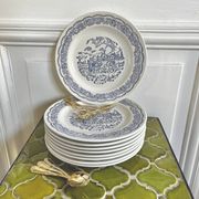 9 assiettes à dessert anglaises décor bleu calèche