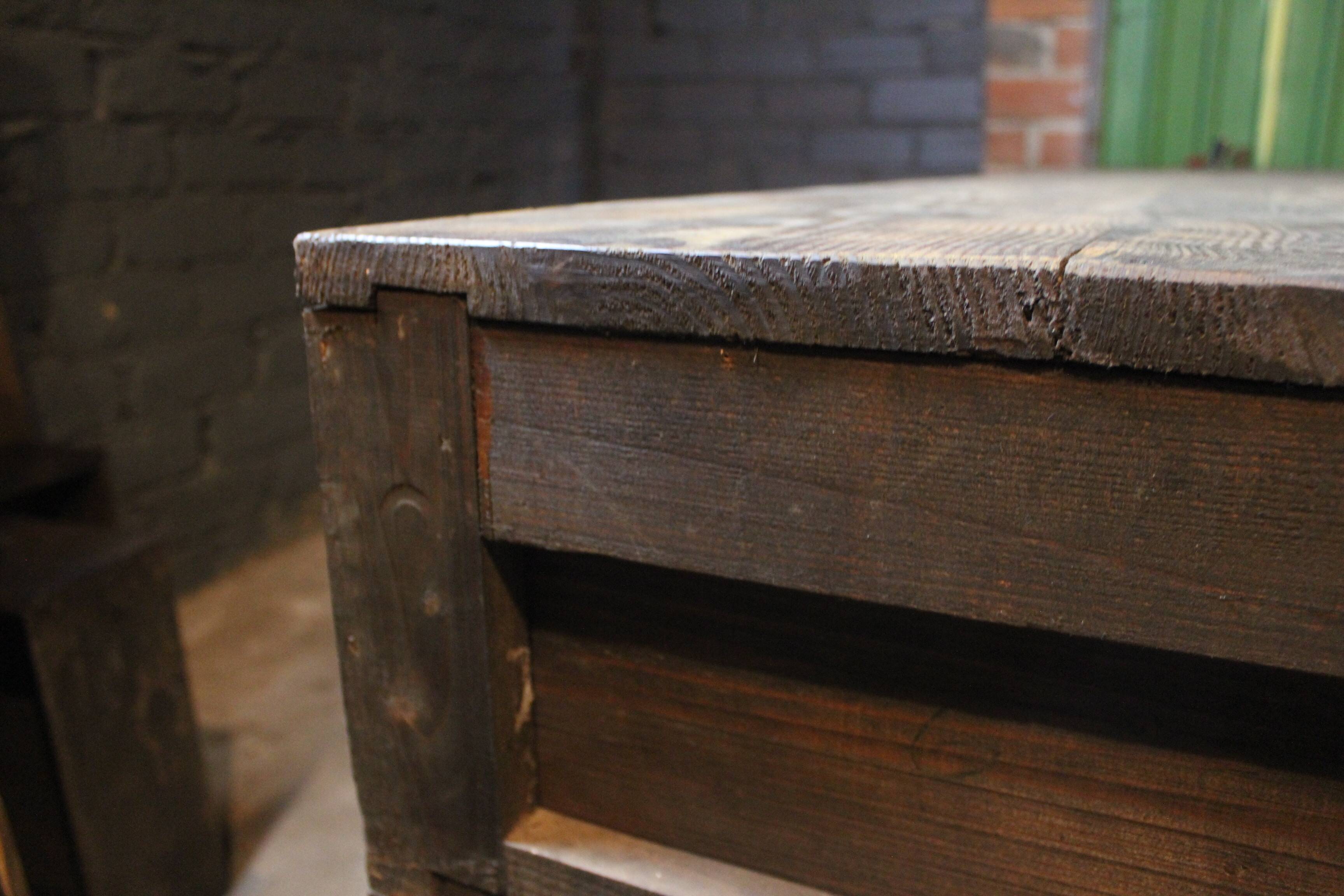 Double-sided cutlery cabinet