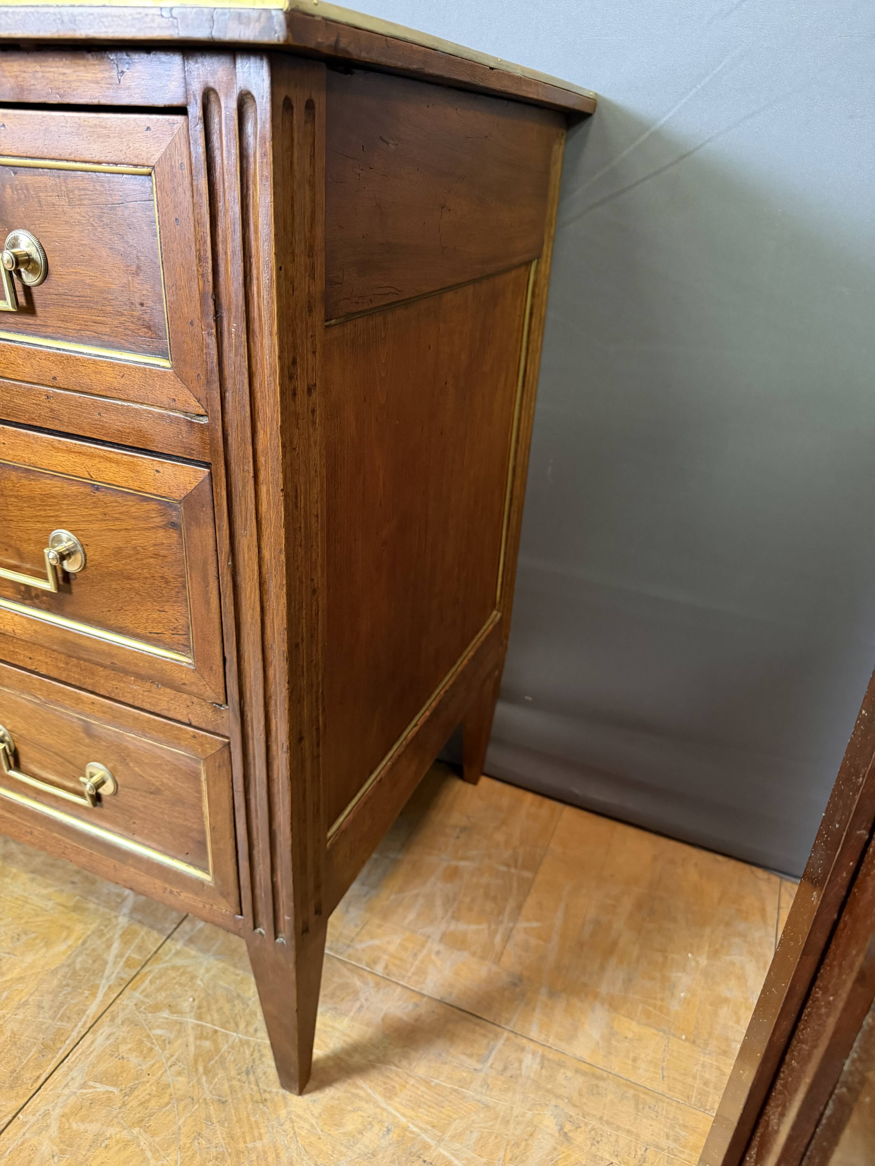 Louis XVI commode in walnut, beech, and brass.