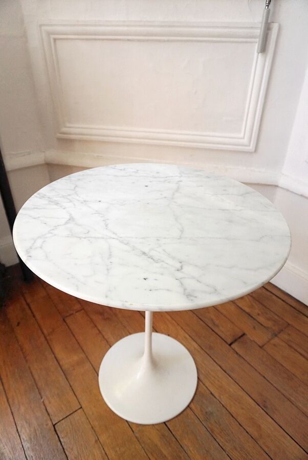 Pedestal table by Eero Saarinen for Knoll