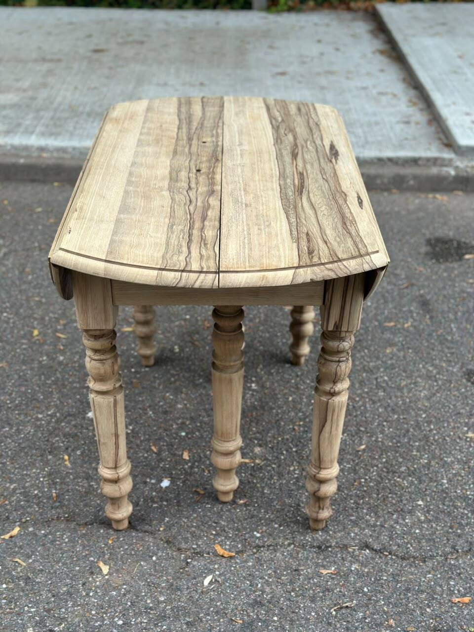 Round extendable dining table with flaps, stripped in raw oak, with 4 extensions.