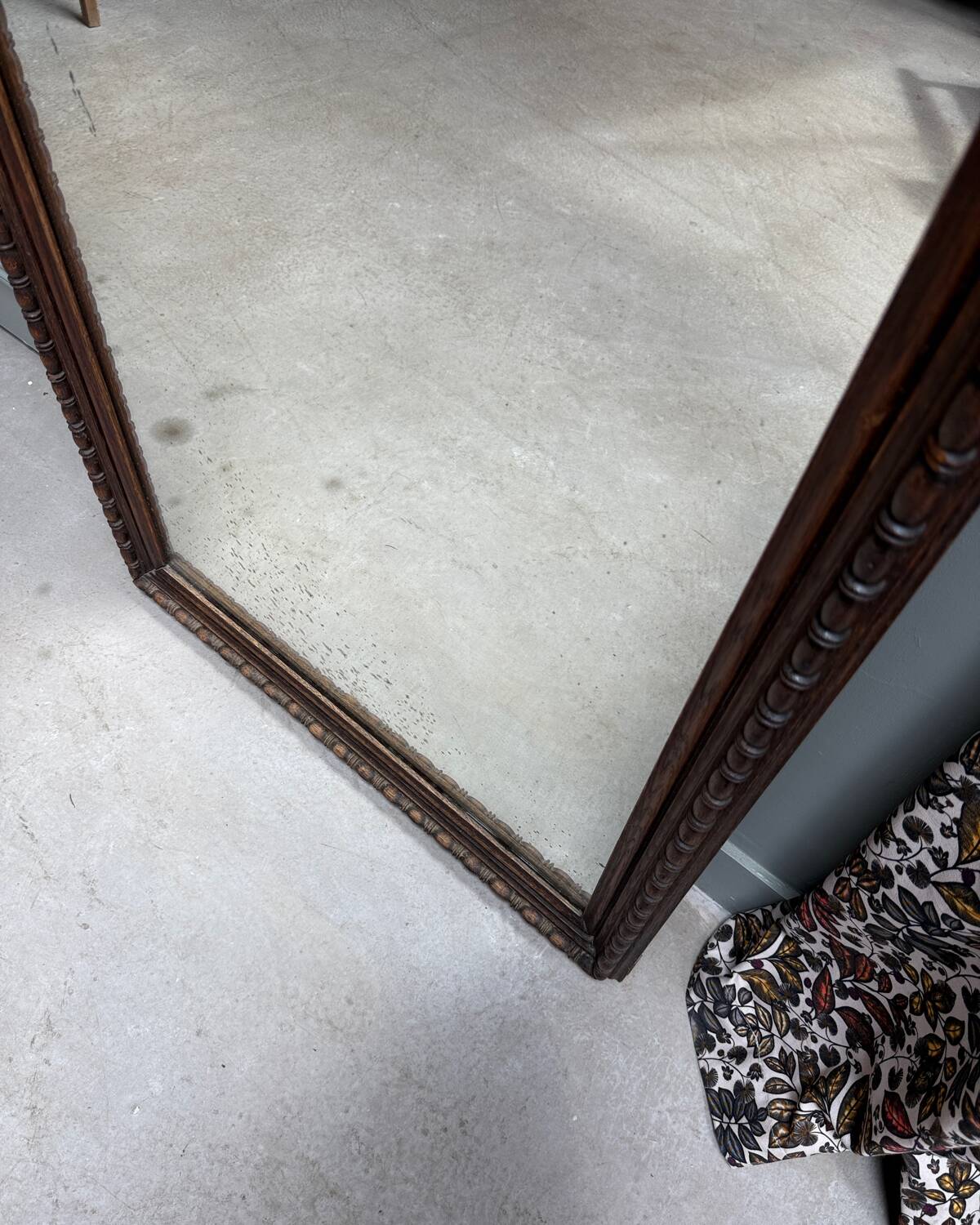 Grand miroir en bois perlé