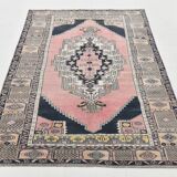 Tapis vintage oriental fait main rose et crème 4x7, 130x225 cm