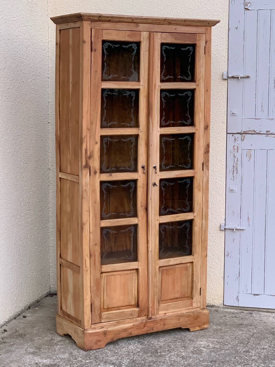 Parisian wardrobe in raw wood with engraved glass from 1920.