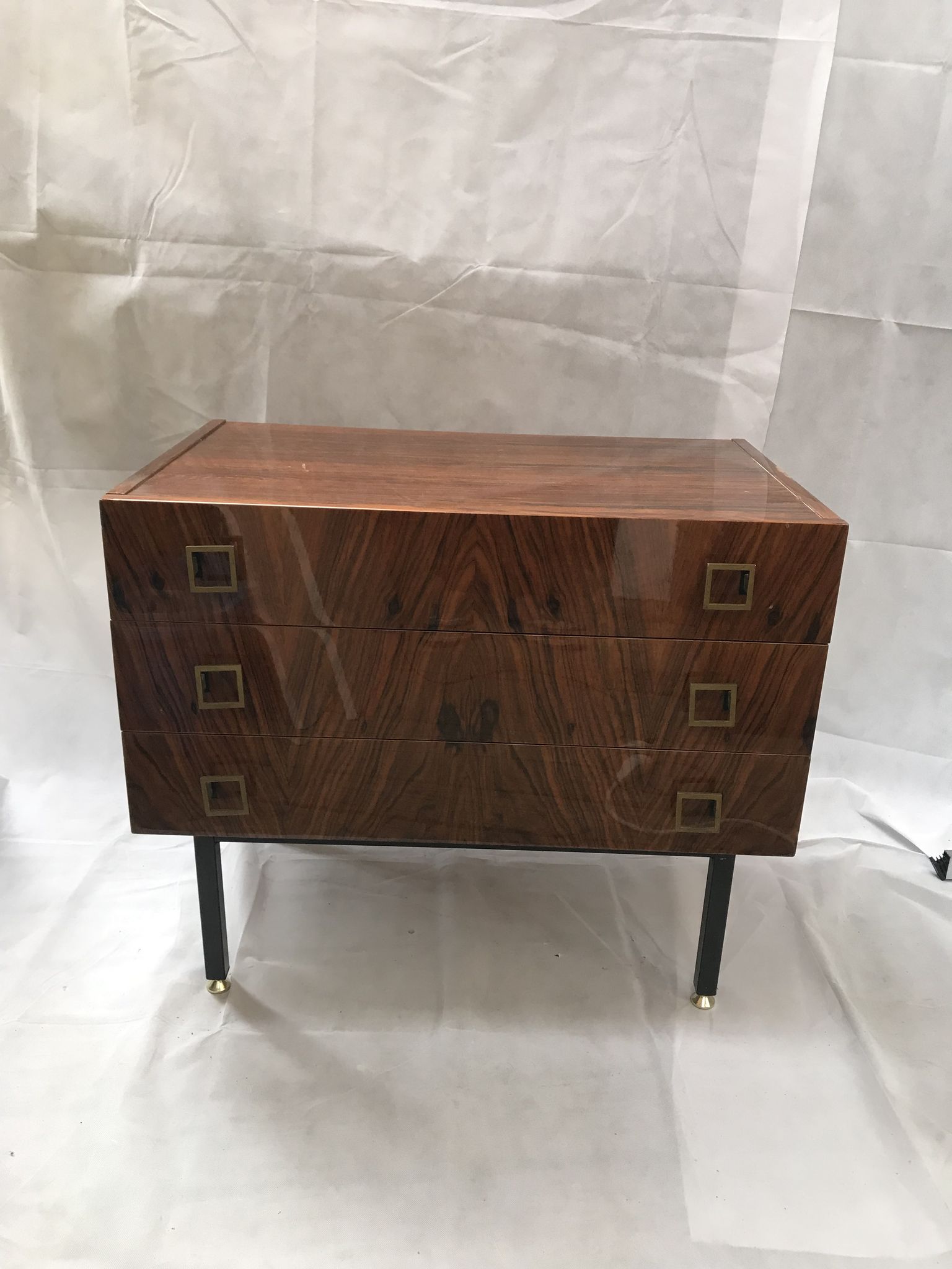 Lacquered 3-drawer chest with rosewood veneer.