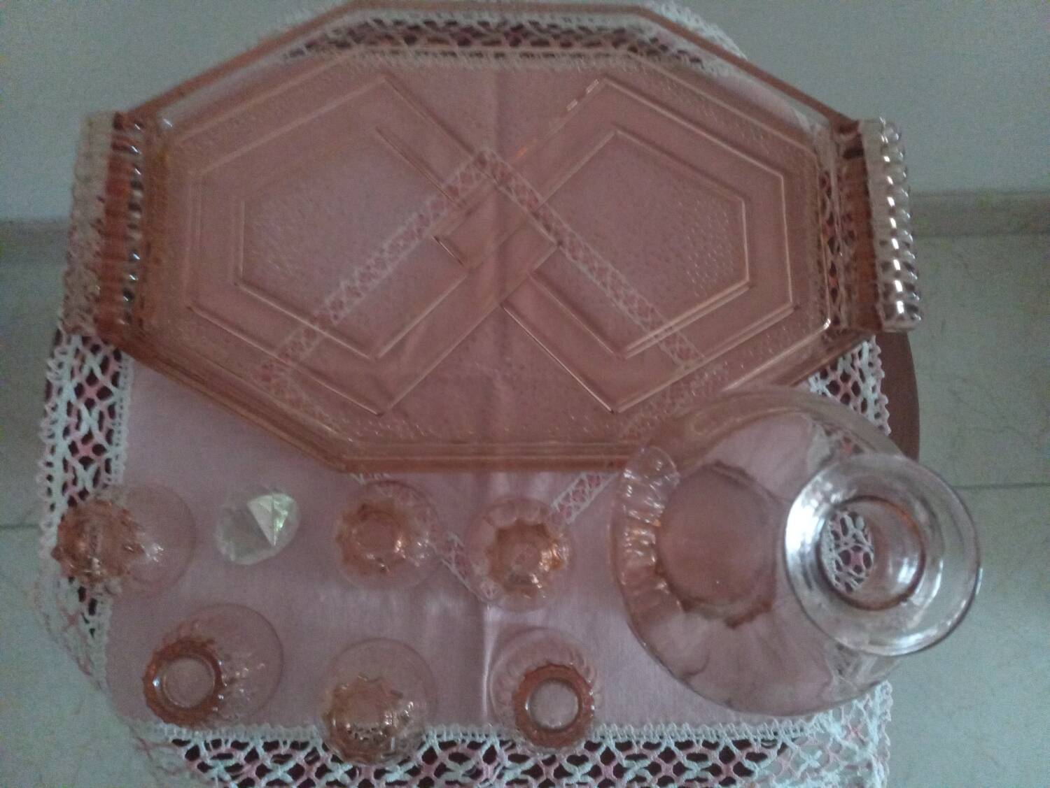 Service à liqueur en verre rose