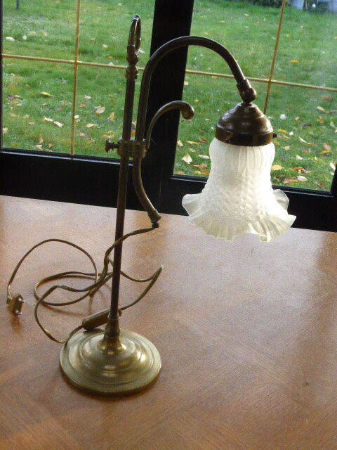 Reglable brass table lamp