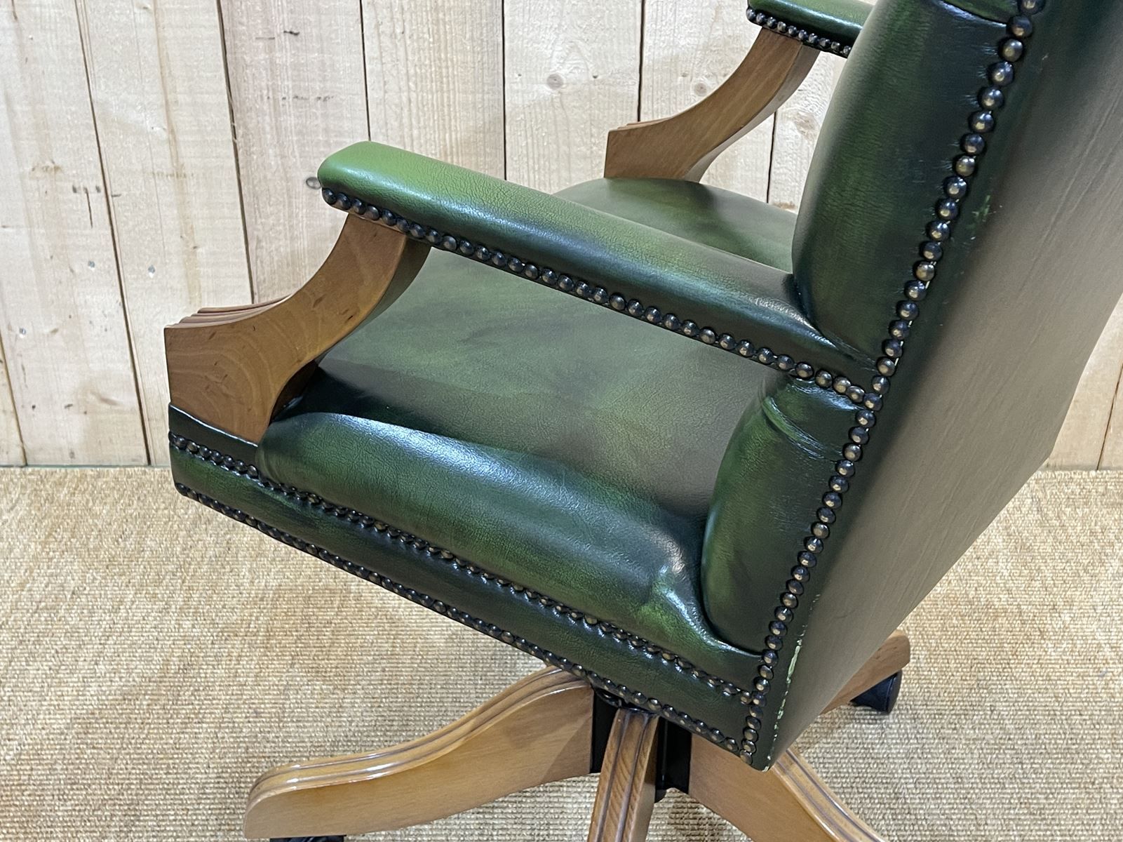 English chesterfield office armchair in green leather from the 1980s