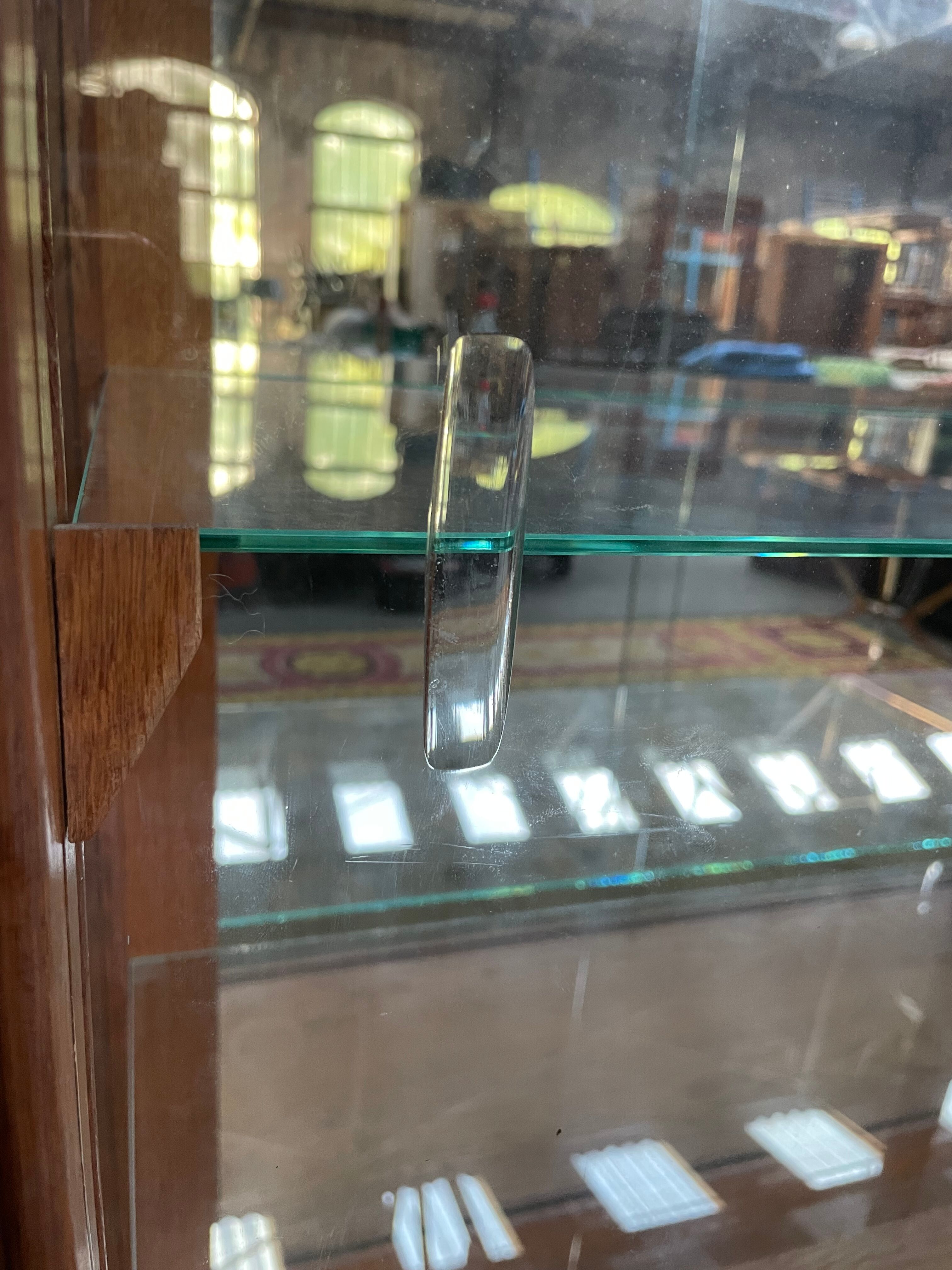 Vitrine scandinave en chêne 1960