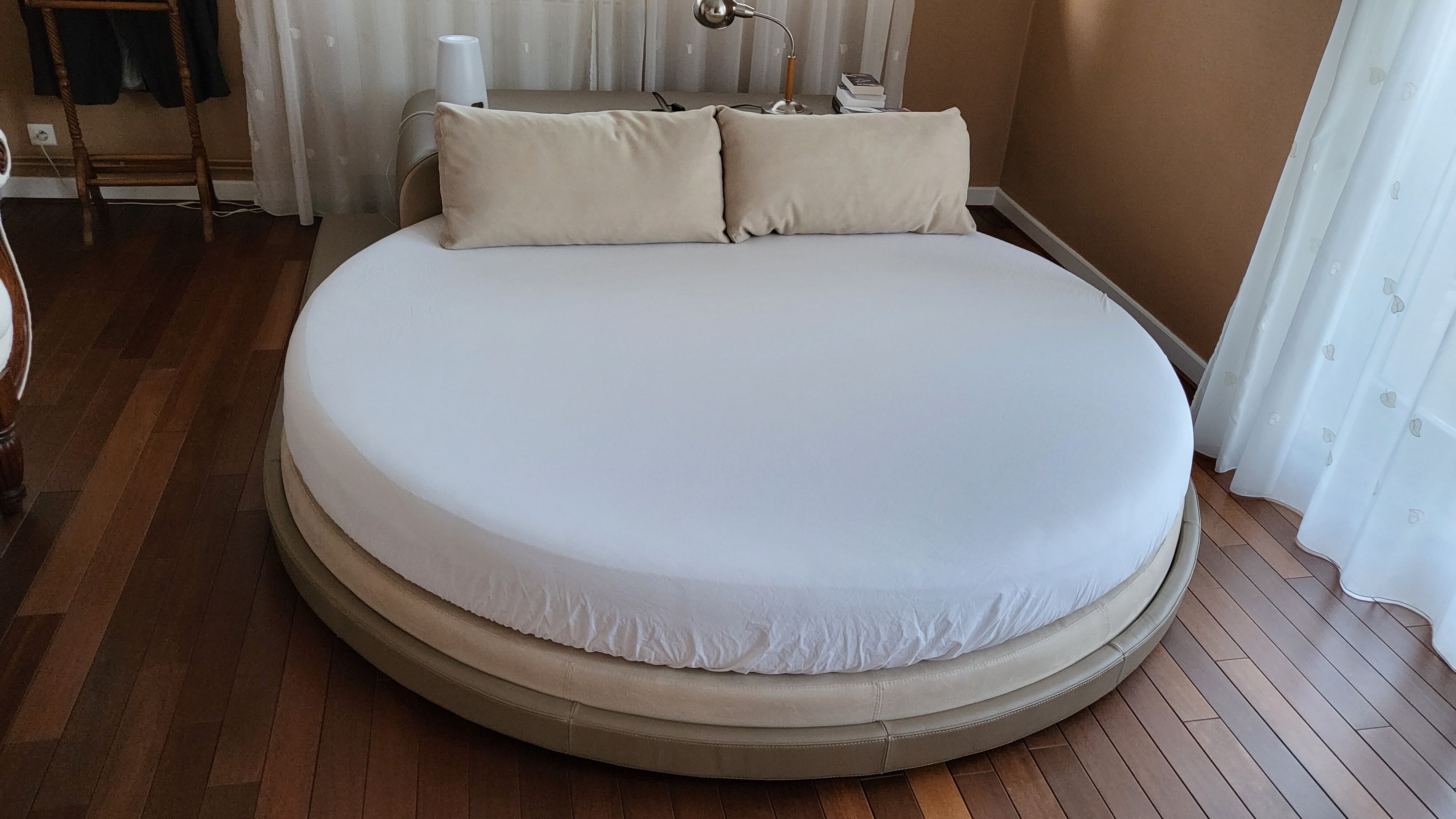 Contemporary round leather bed Roche Bobois