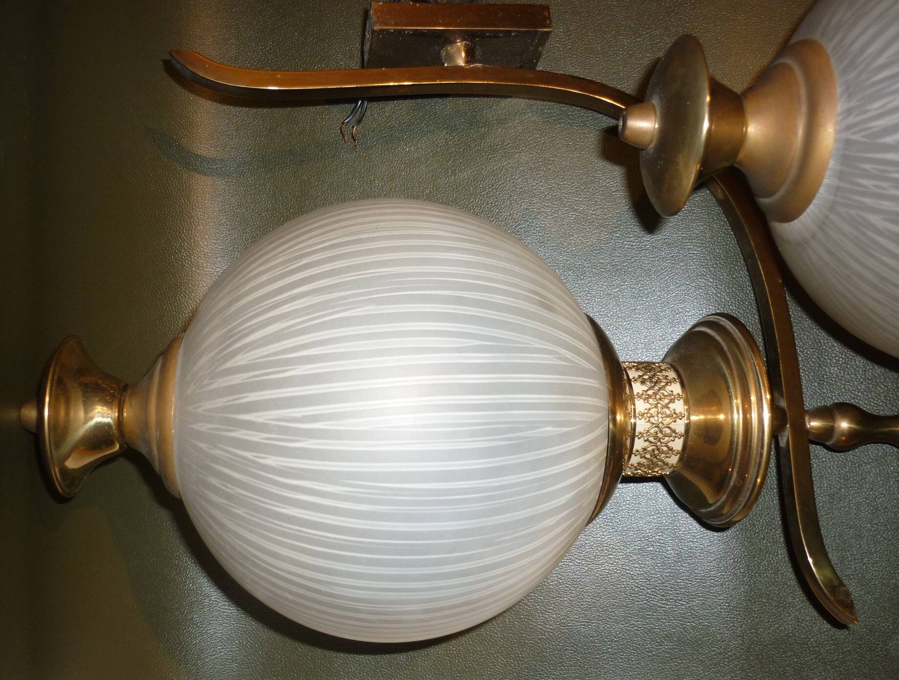 Pair of wall lights in gilded brass and glass balls