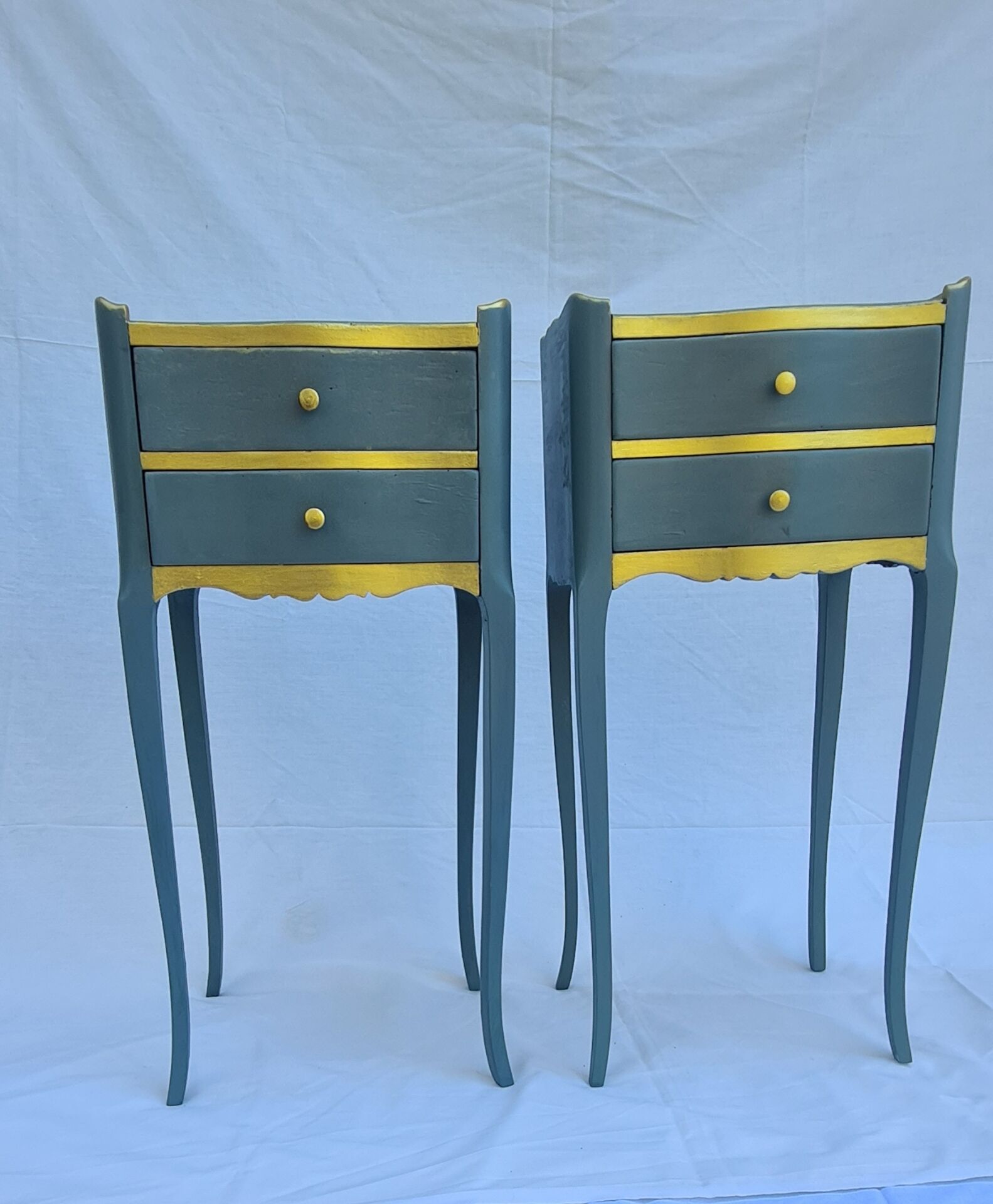 2 tables de chevet style Louis XV