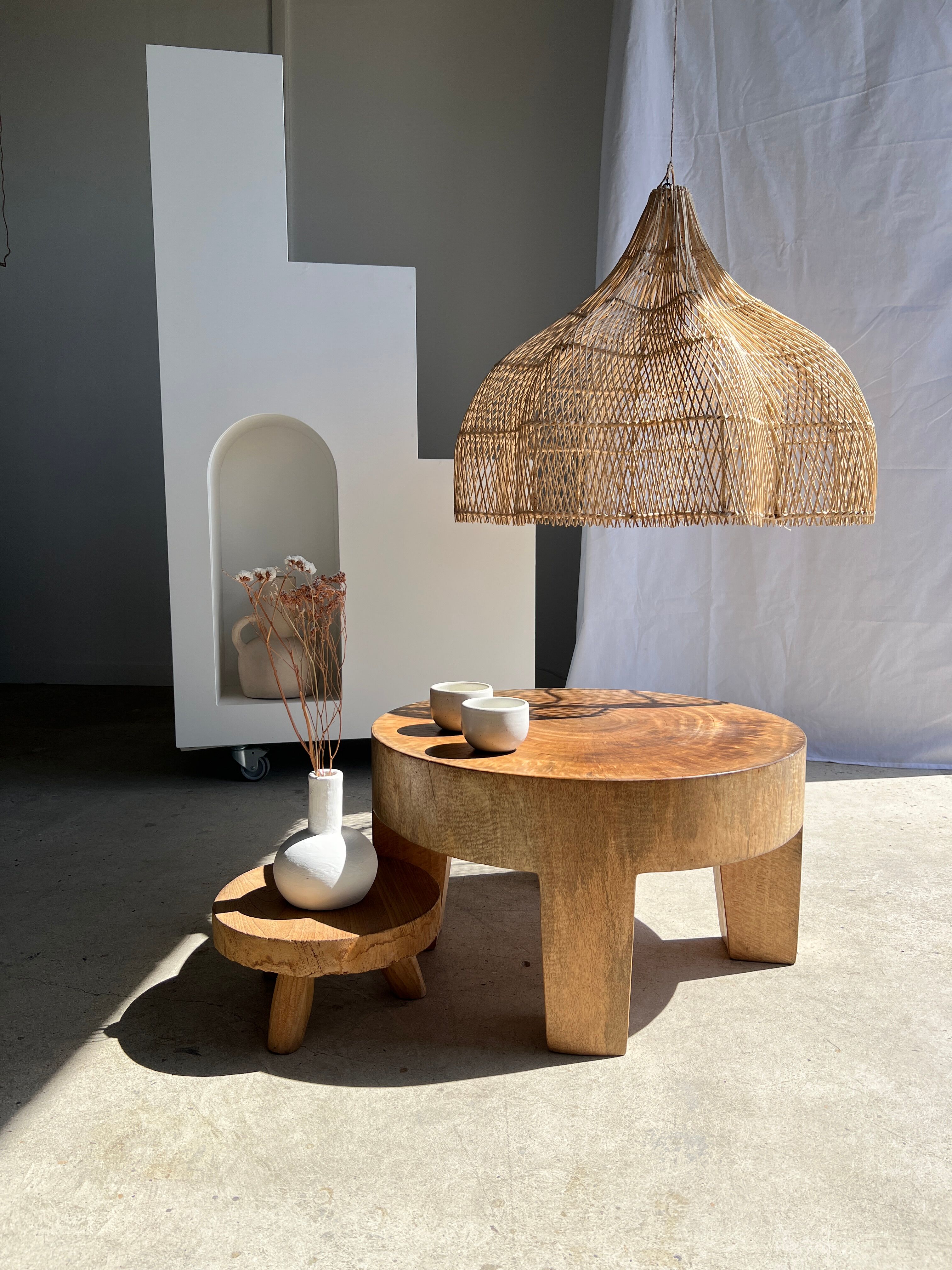 Quadripod coffee table in solid wood monoxyl natural color (dark)