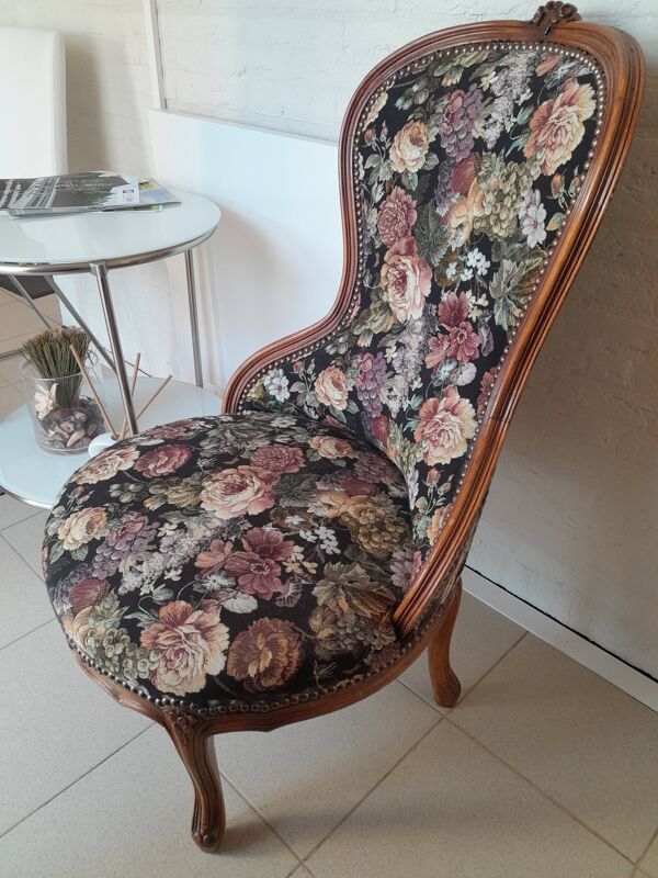 Fauteuil vintage brocante, fauteuil à tricot fleuri, classique des années 30-50.