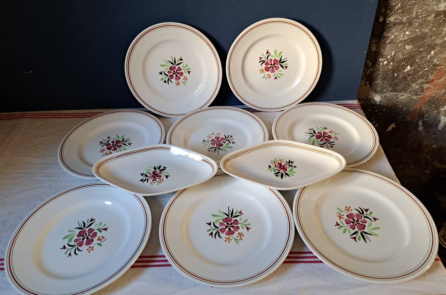 Set of 8 hand-painted dinner plates