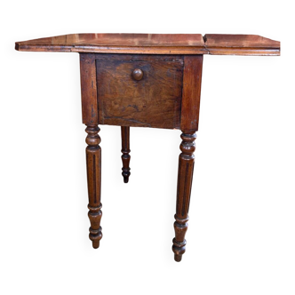 Jolie petite table d’appoint / chevet style Louis Philippe