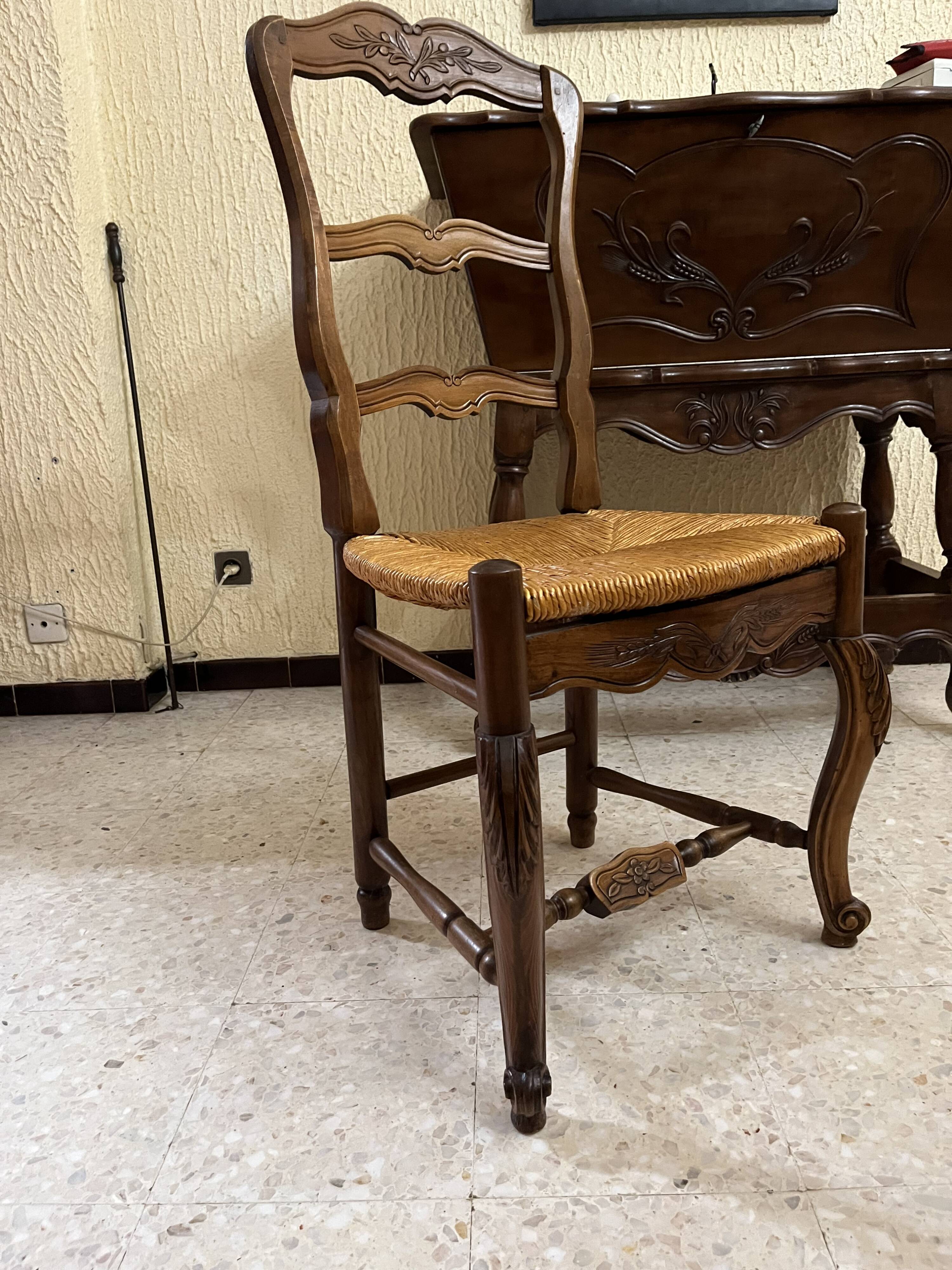 Dining room table and 6 chairs