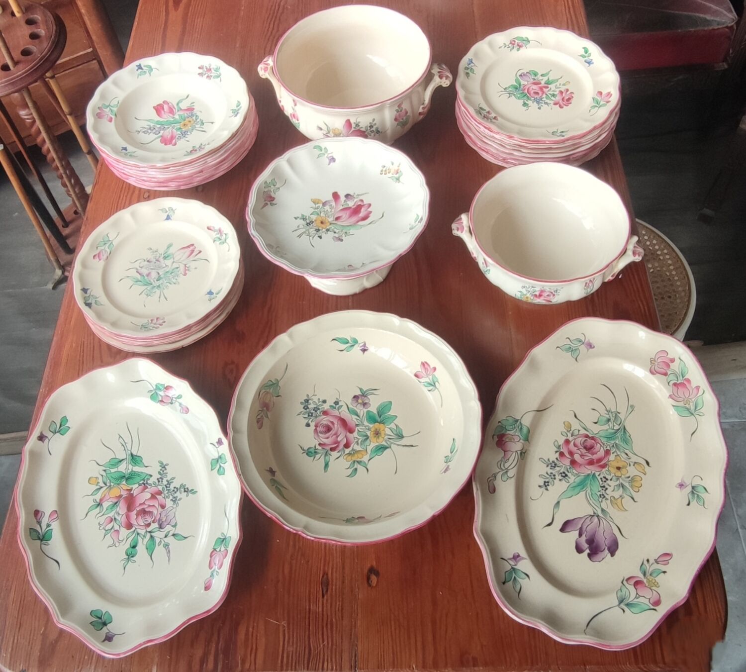 Old service dishes Lunéville floral decoration 29 pieces