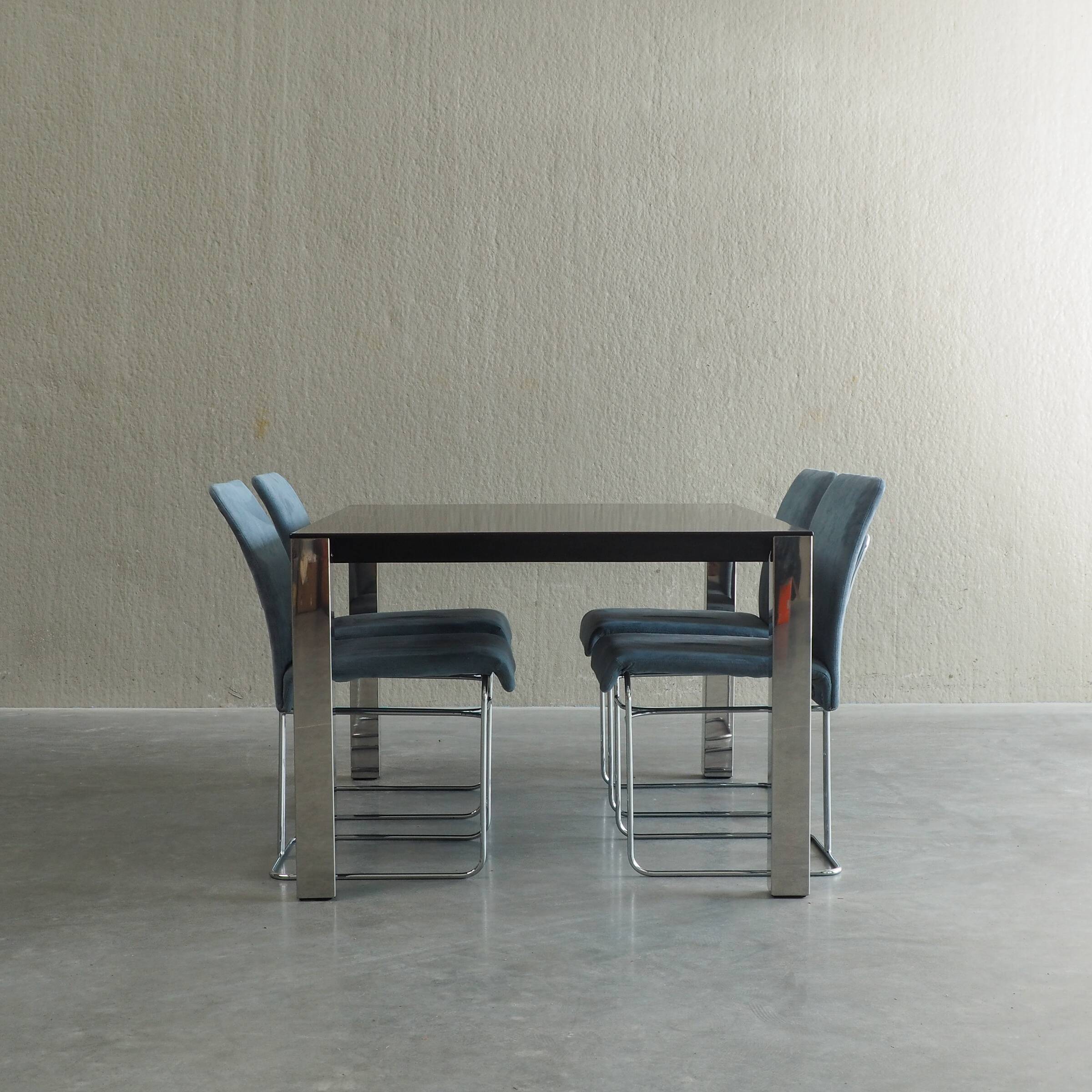 Dining table by Giovanni Offredi for Saporiti